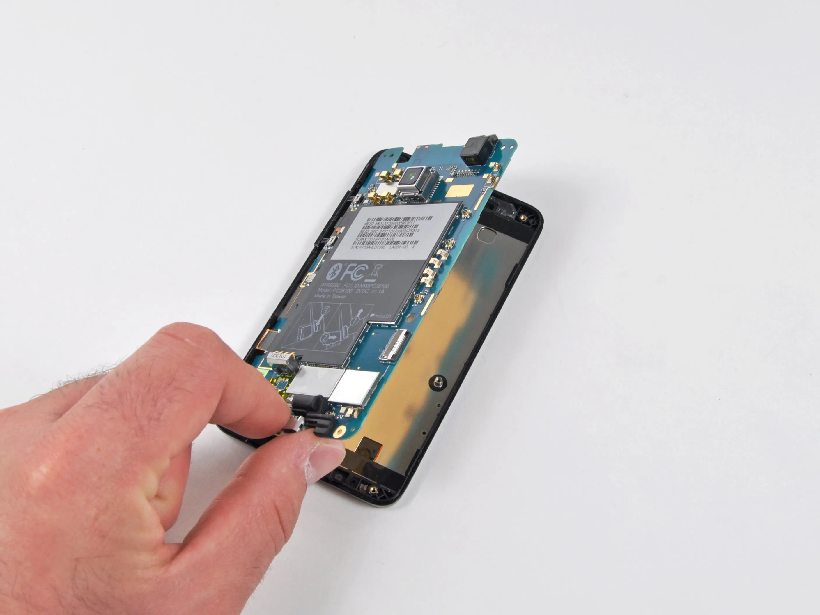 HTC Evo 4G Teardown: шаг 8, изображение 2 из 3