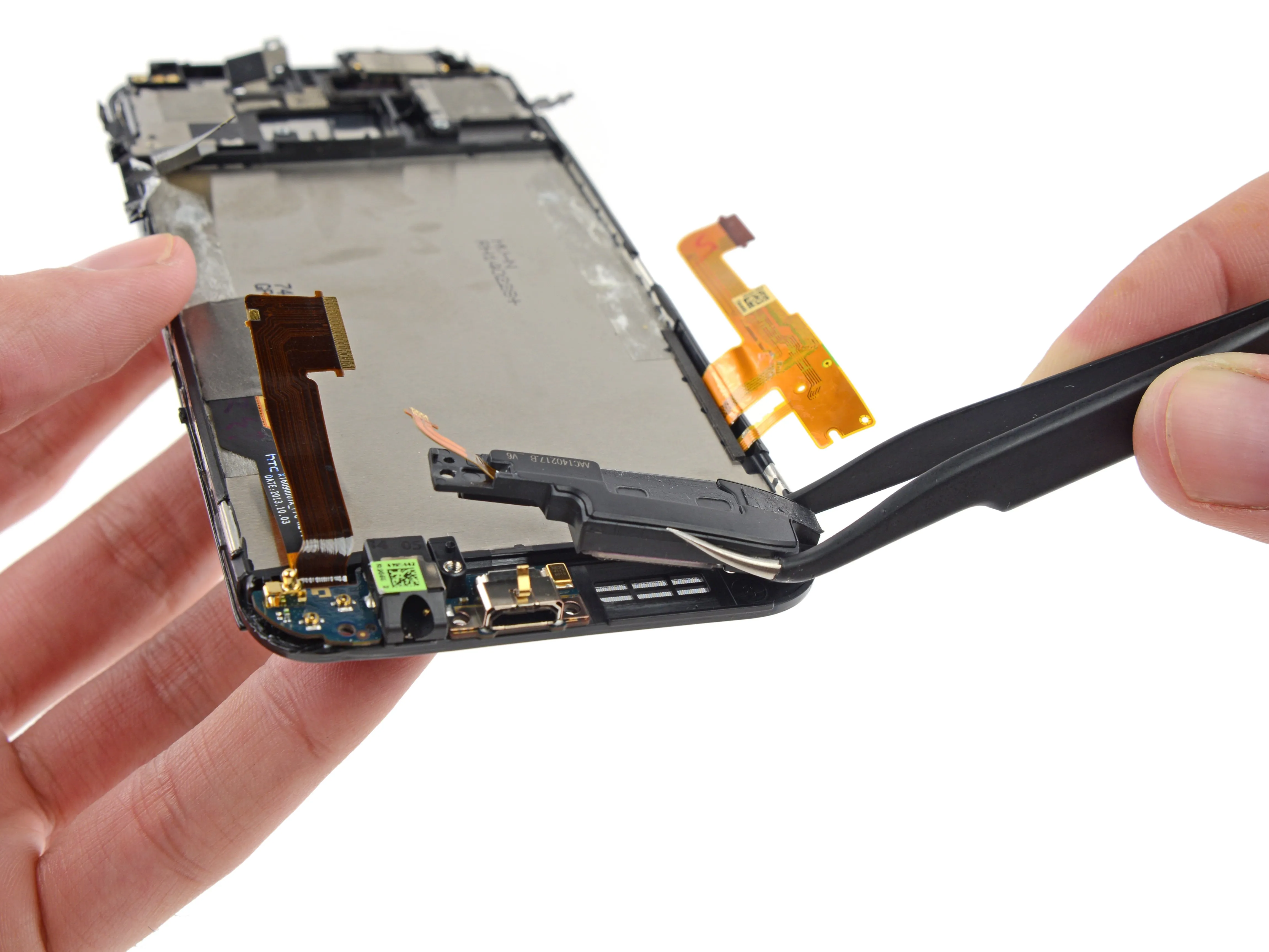 HTC One (M8) Teardown: шаг 16, изображение 1 из 3