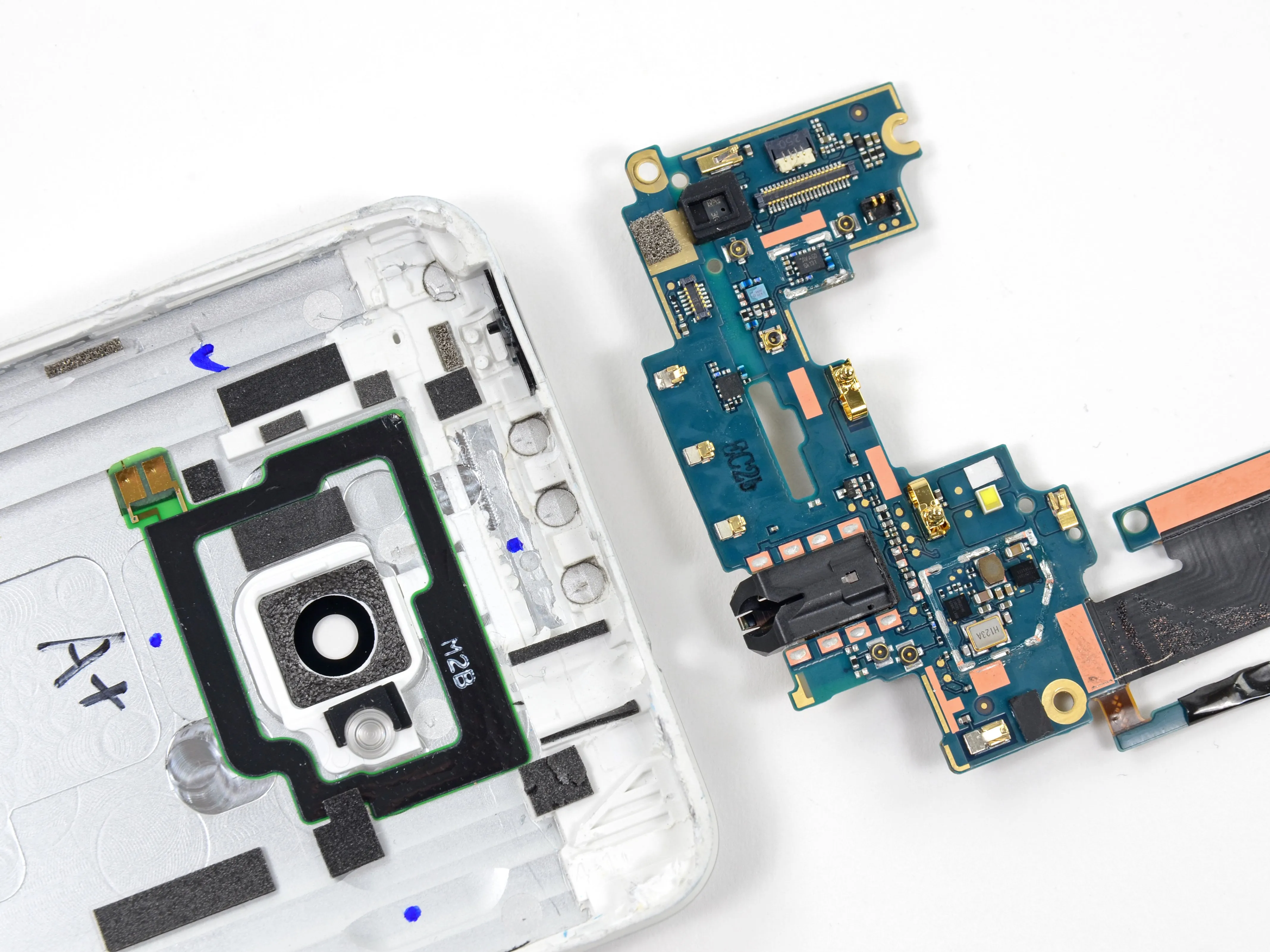 HTC One Teardown: шаг 16, изображение 2 из 2