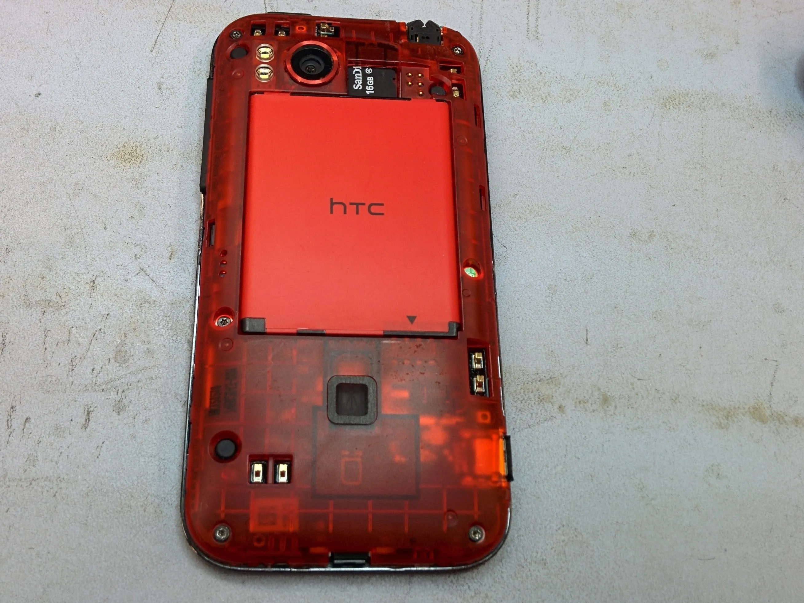 HTC Rezound Teardown, HTC Rezound Teardown: шаг 1, изображение 2 из 3