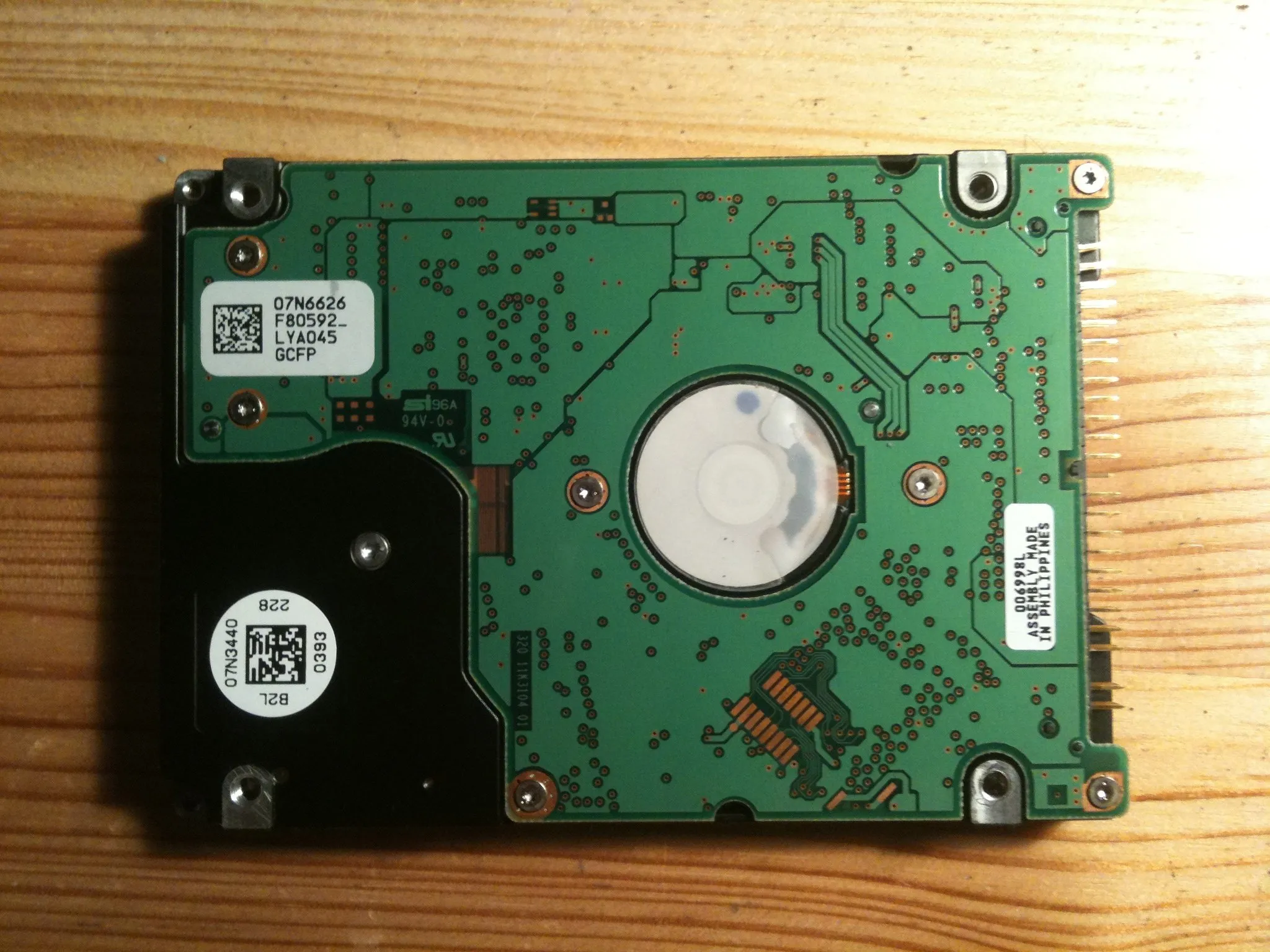 IBM Travelstar DJSA-220 2.5'' Hard Drive Teardown, IBM Travelstar DJSA-220 2.5'' Hard Drive Teardown: step 1, image 2 of 3