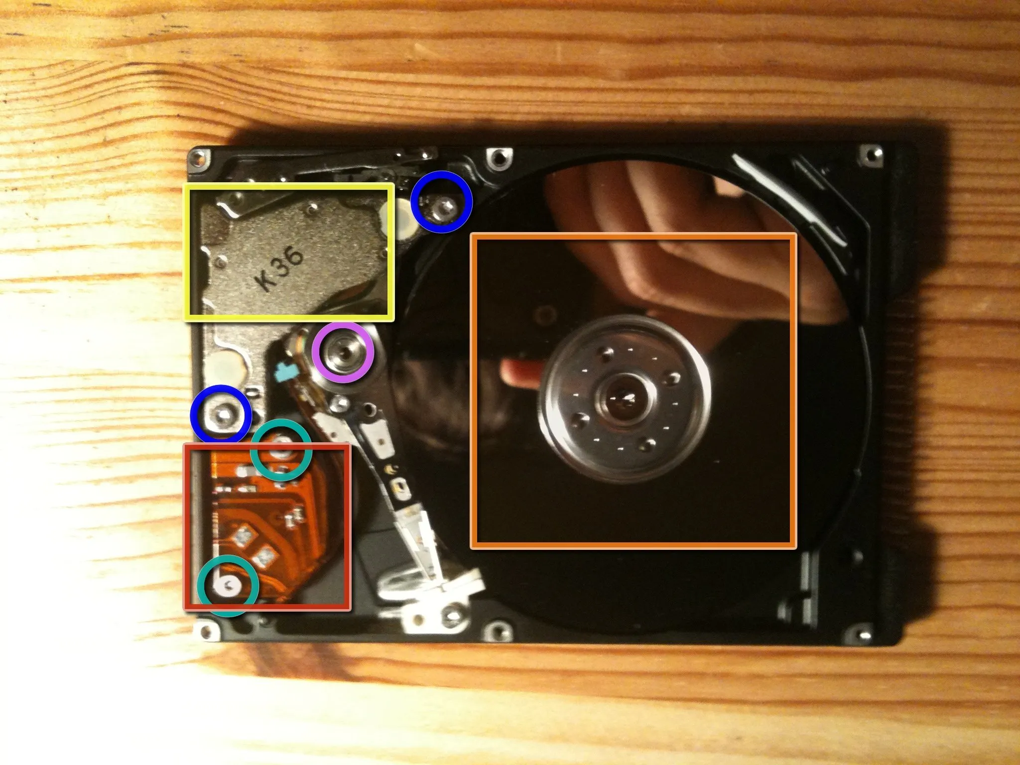 IBM Travelstar DJSA-220 2.5'' Hard Drive Teardown, Let's attack the inside!: step 5, image 1 of 2