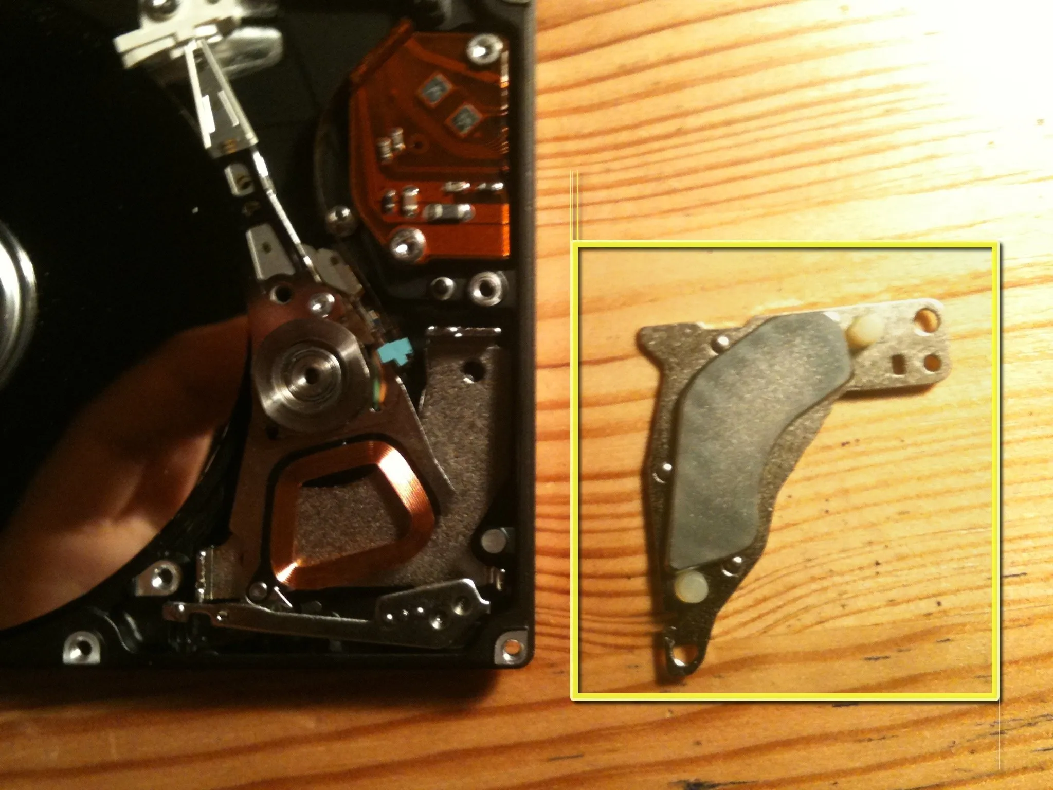 IBM Travelstar DJSA-220 2.5'' Hard Drive Teardown, Let's attack the inside!: step 5, image 2 of 2