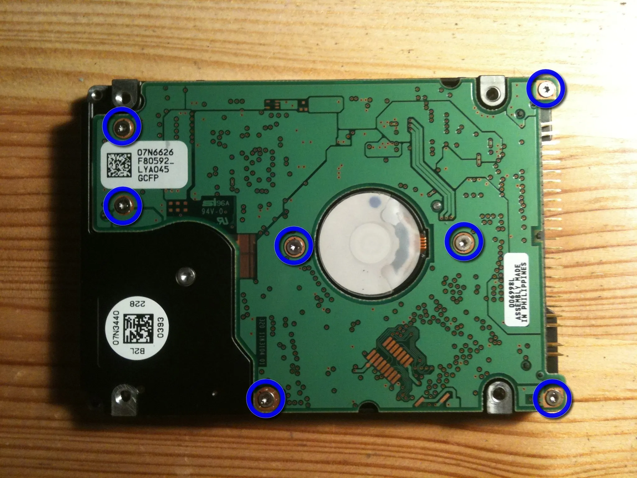 IBM Travelstar DJSA-220 2.5'' Hard Drive Teardown, Taking off the Logic Board: step 3, image 1 of 3