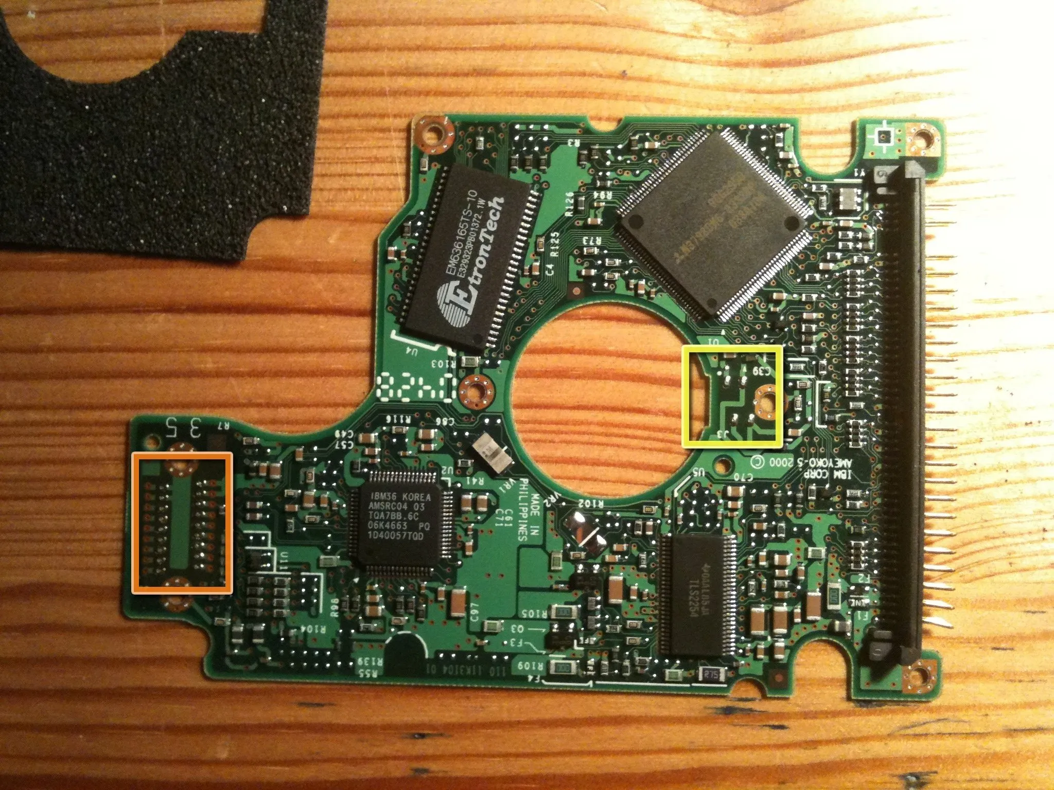 IBM Travelstar DJSA-220 2.5'' Hard Drive Teardown, Taking off the Logic Board: step 3, image 3 of 3