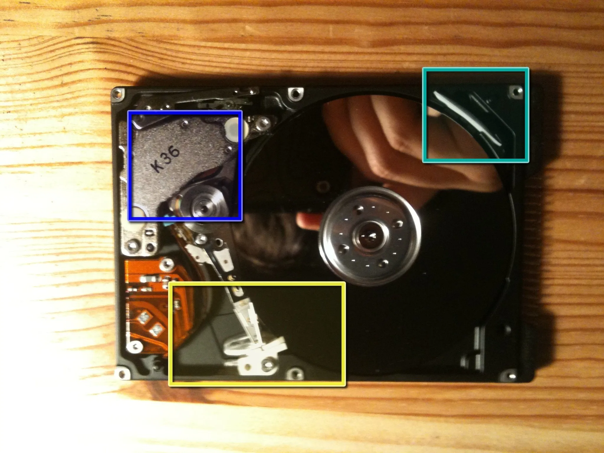 IBM Travelstar DJSA-220 2.5'' Hard Drive Teardown, The Opened Drive: step 2, image 1 of 2