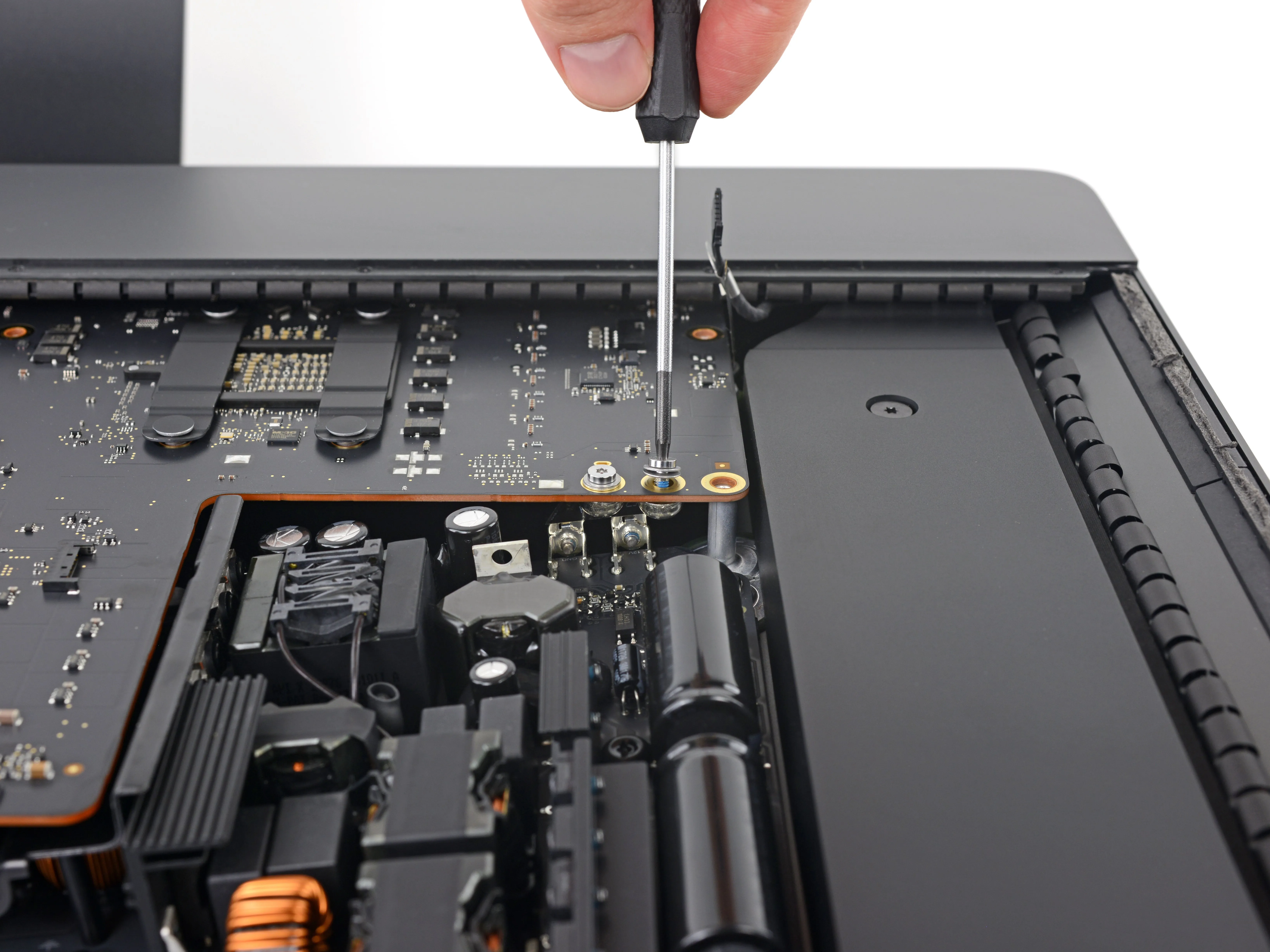 iMac Pro Teardown: шаг 6, изображение 2 из 3