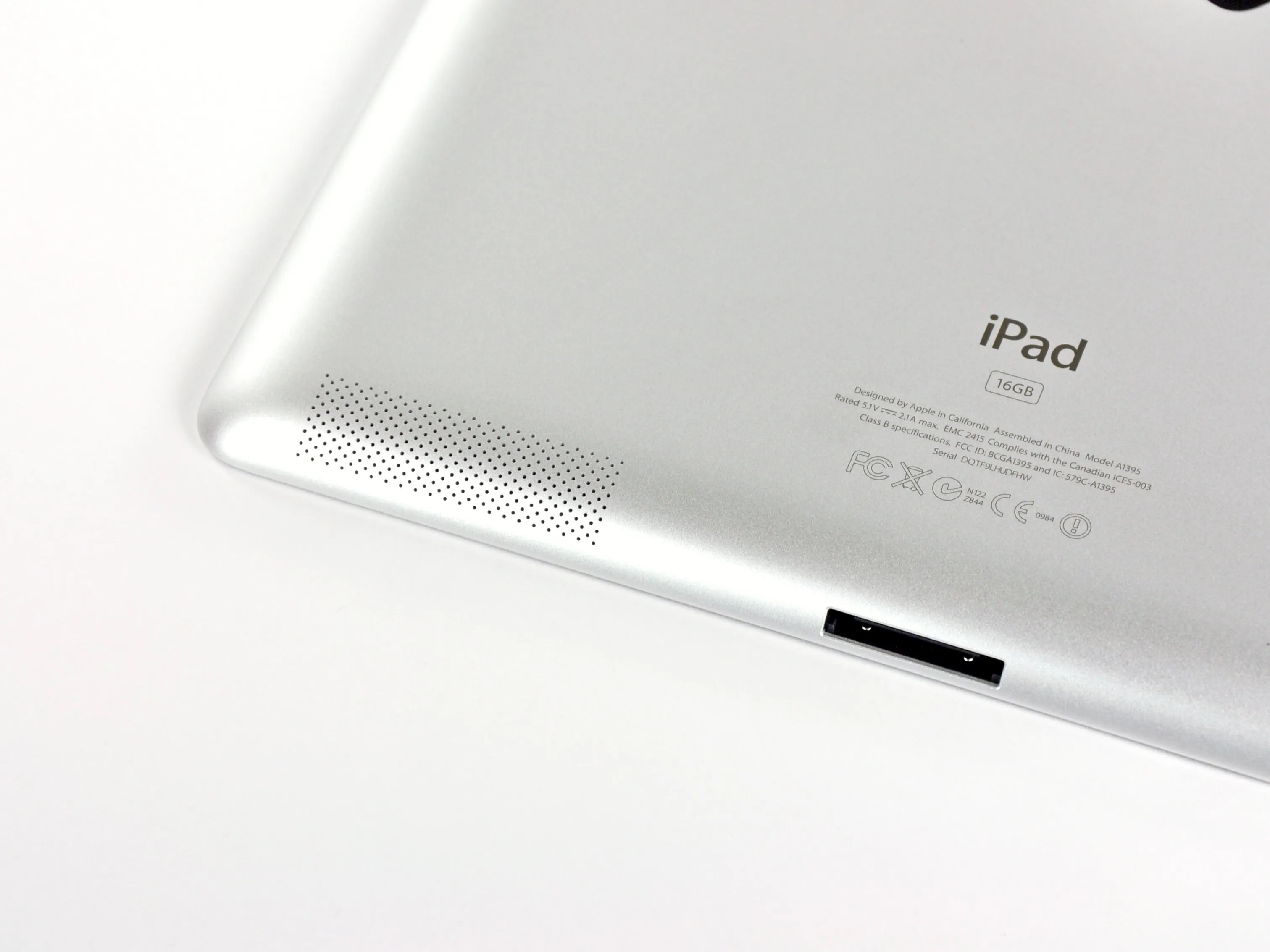 Разборка iPad 2 Wi-Fi EMC 2415: шаг 3, изображение 1 из 1