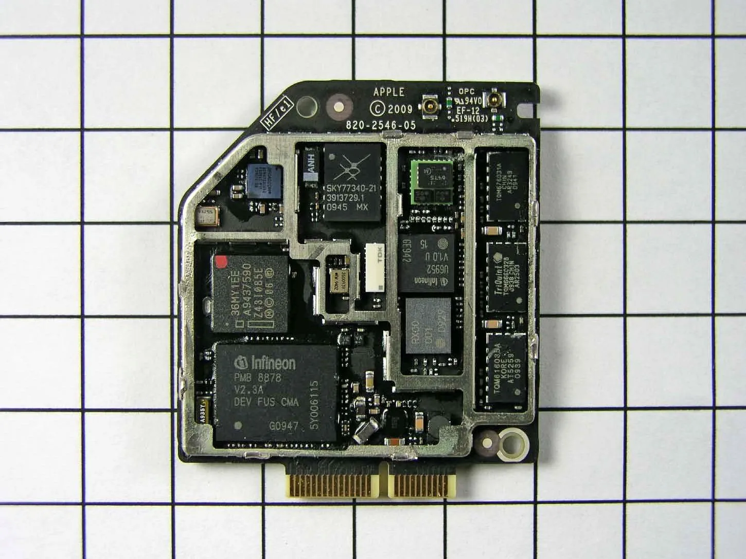 iPad FCC Teardown, фотографии iPad 3G: шаг 14, изображение 1 из 2