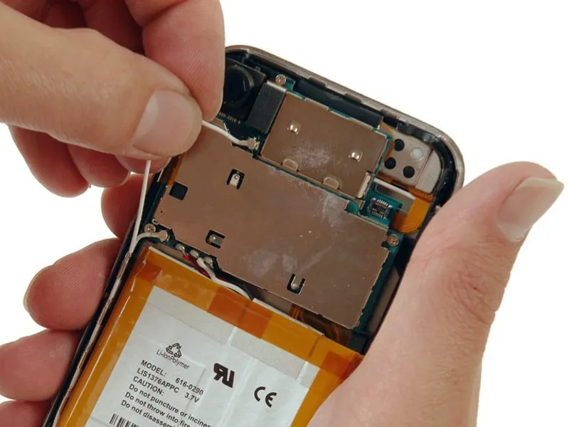 Разборка iPhone 1-го поколения: шаг 11, изображение 1 из 1