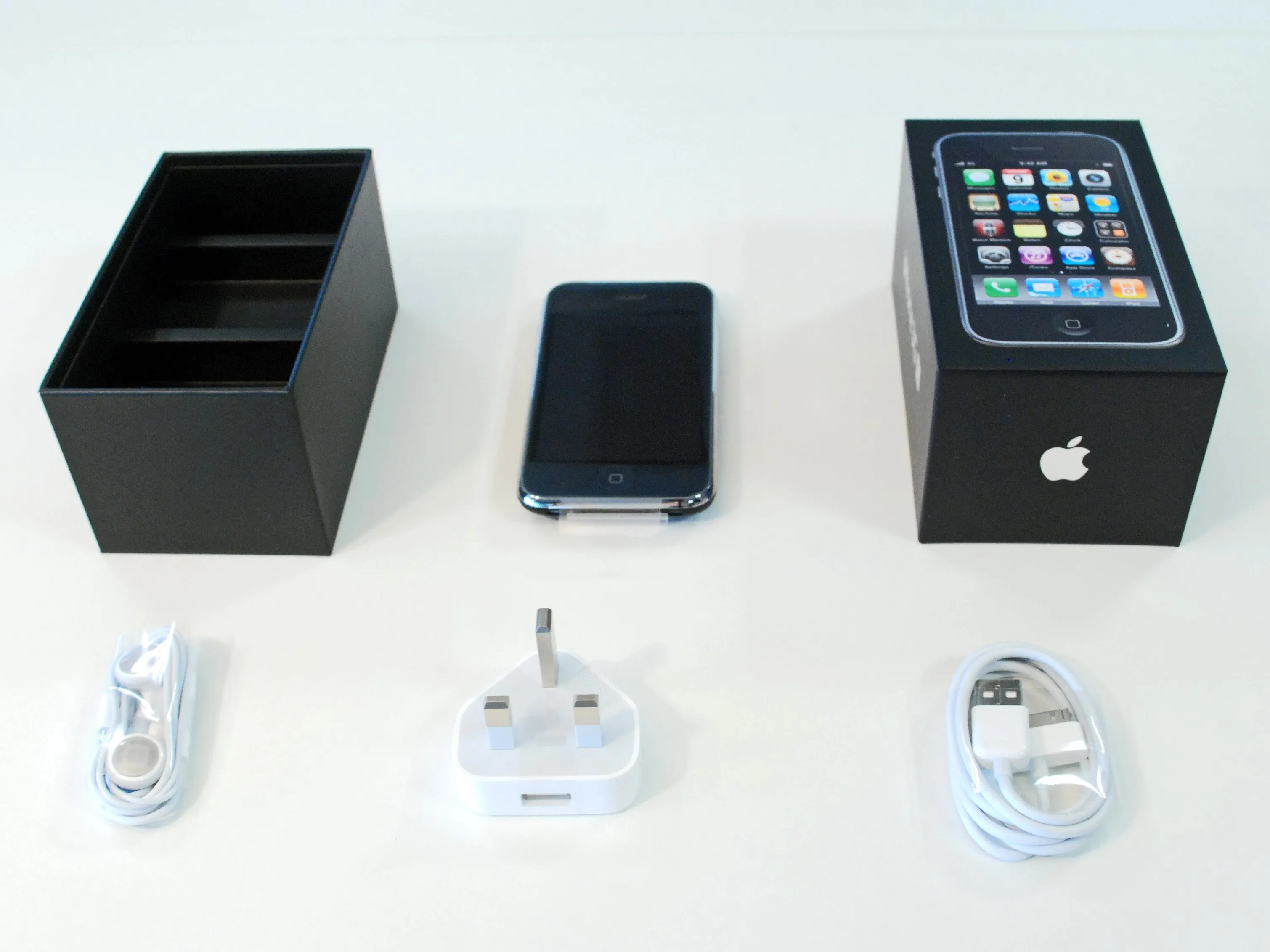 Разборка iPhone 3GS: шаг 2, изображение 1 из 3