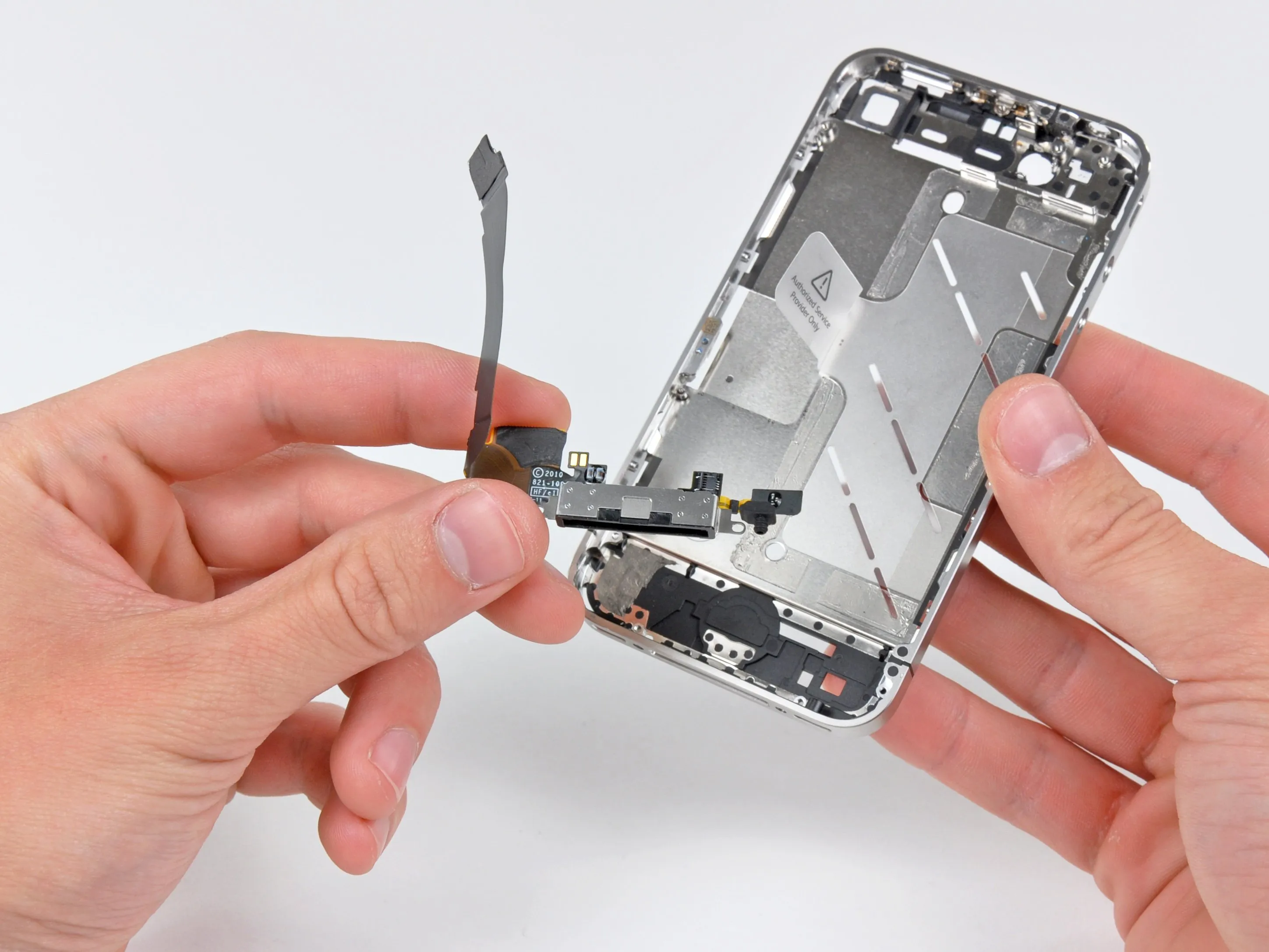 iPhone 4 Teardown: шаг 24, изображение 1 из 2