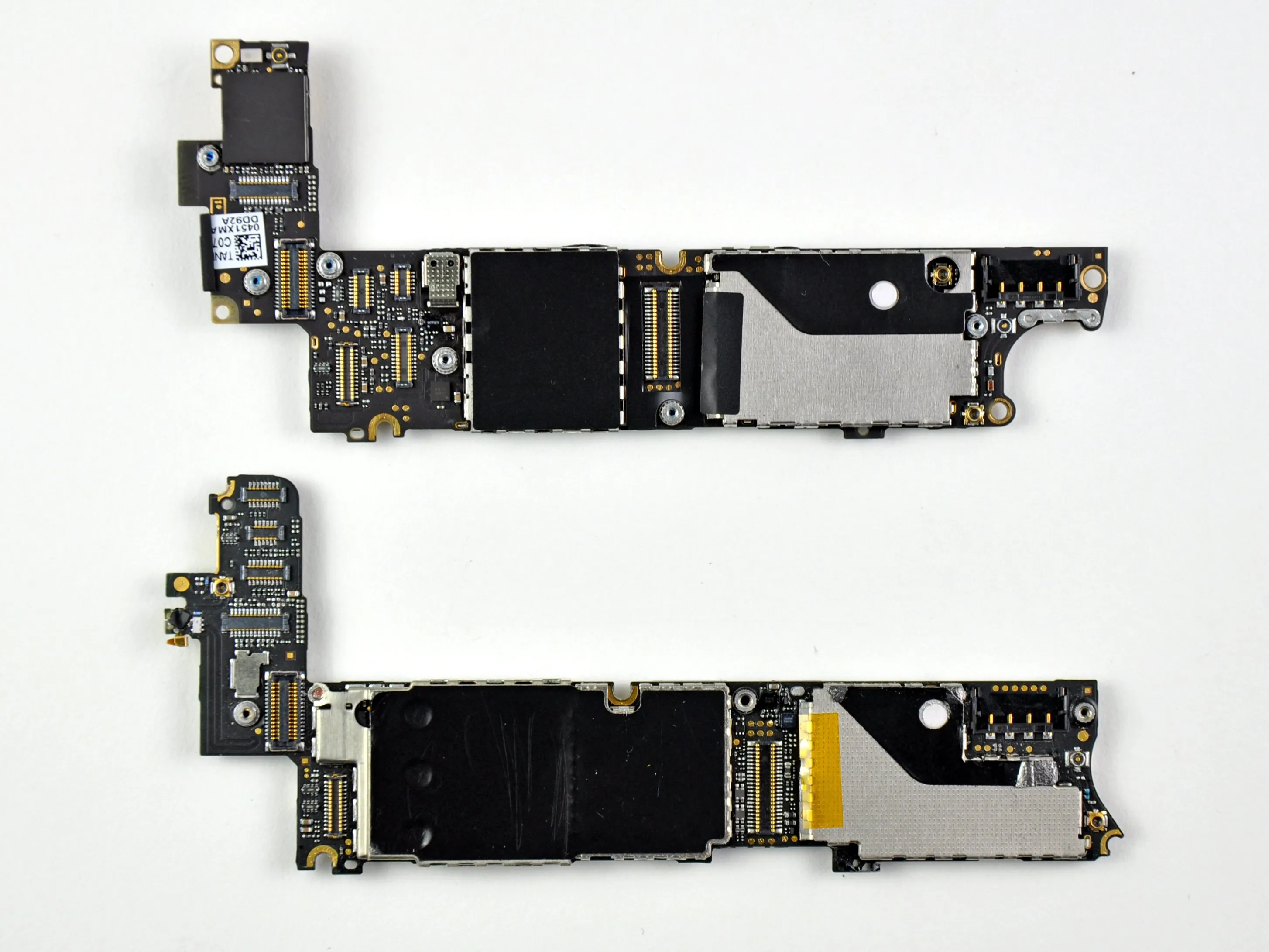 iPhone 4 Verizon Teardown: шаг 12, изображение 2 из 3