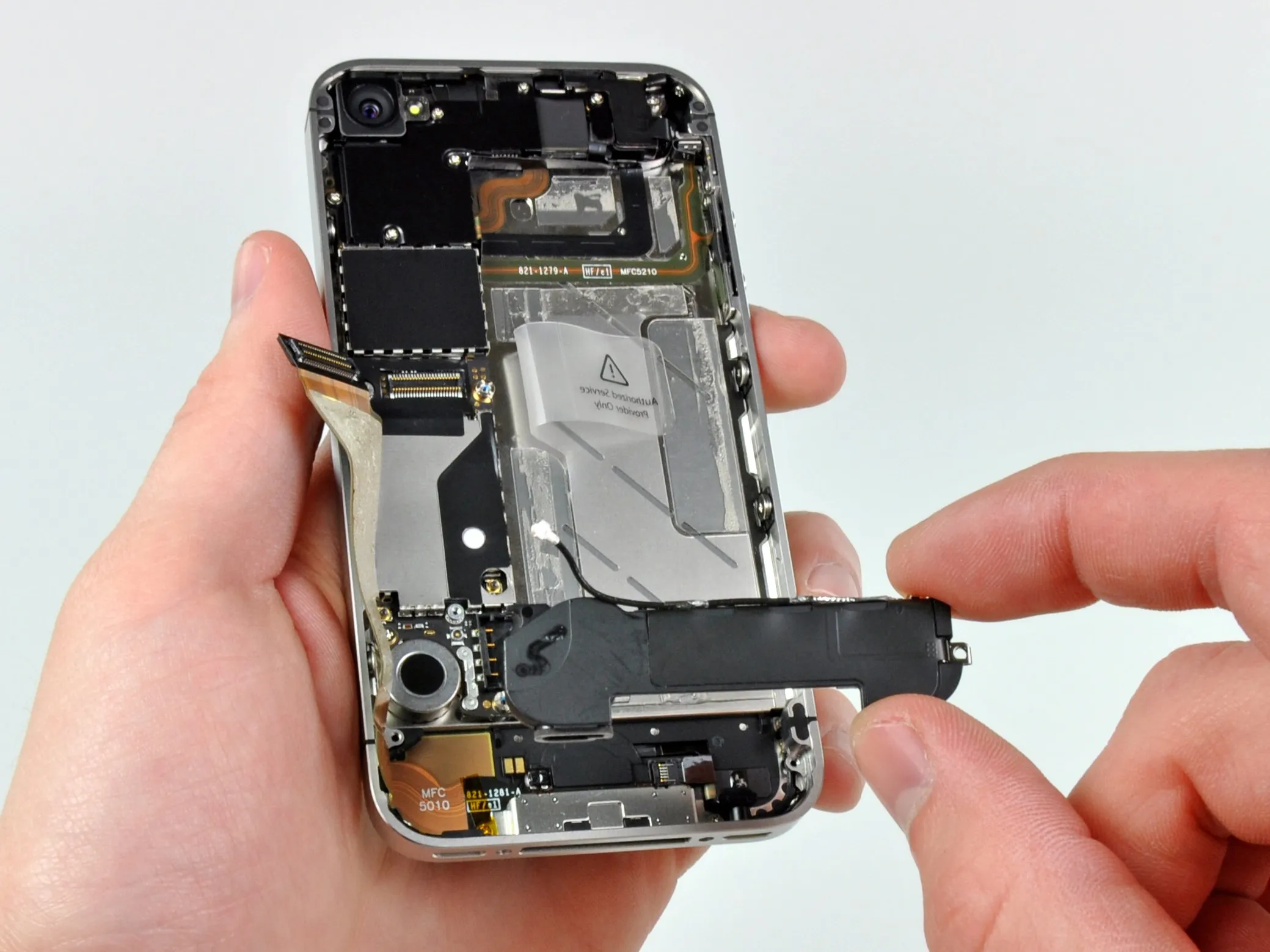 iPhone 4 Verizon Teardown: шаг 9, изображение 3 из 3