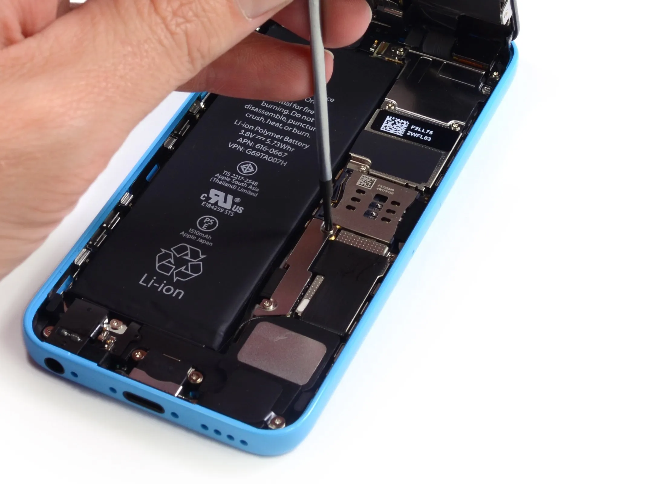 Разборка iPhone 5c: шаг 5, изображение 2 из 2