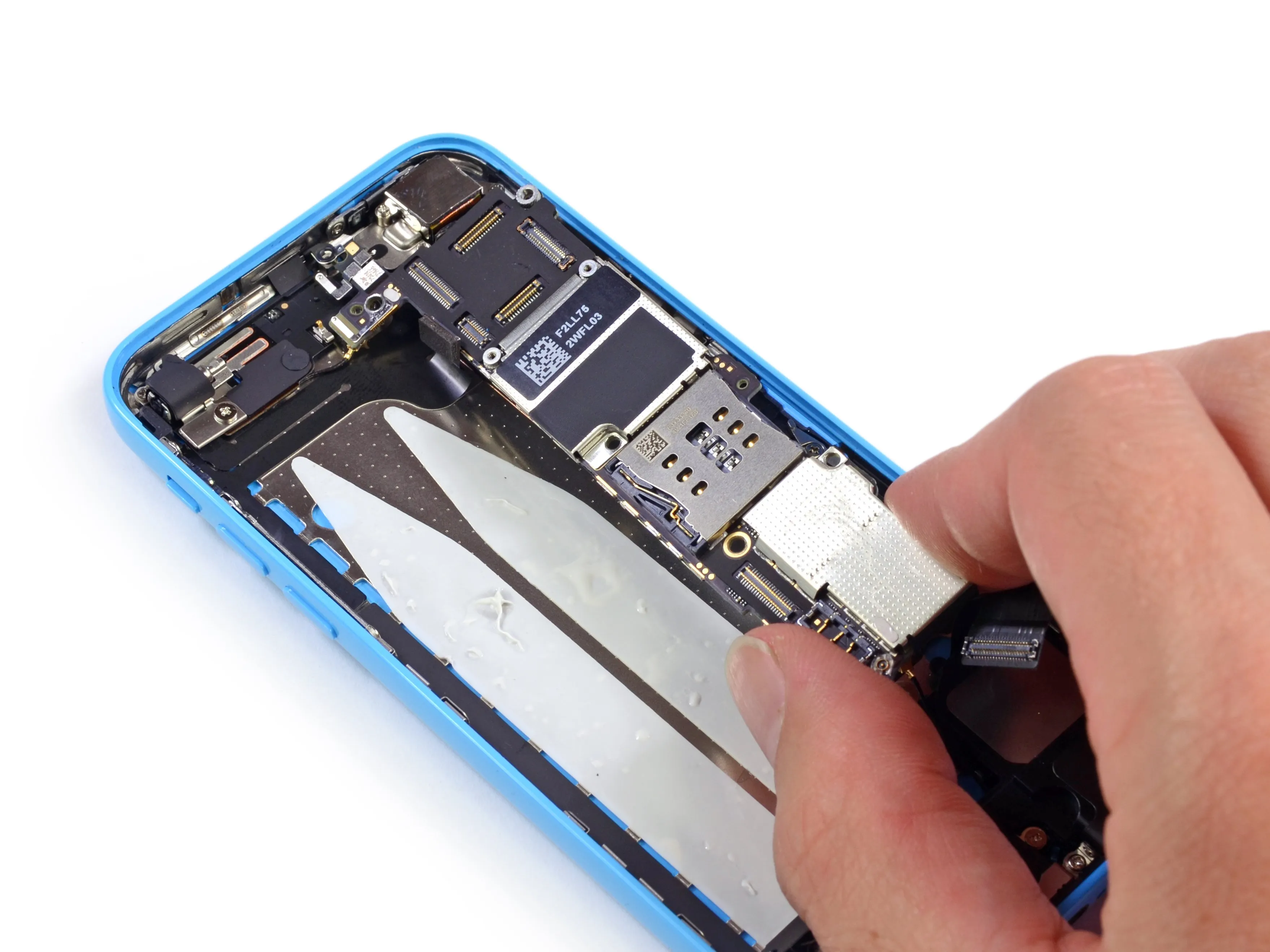 Разборка iPhone 5c: шаг 8, изображение 3 из 3