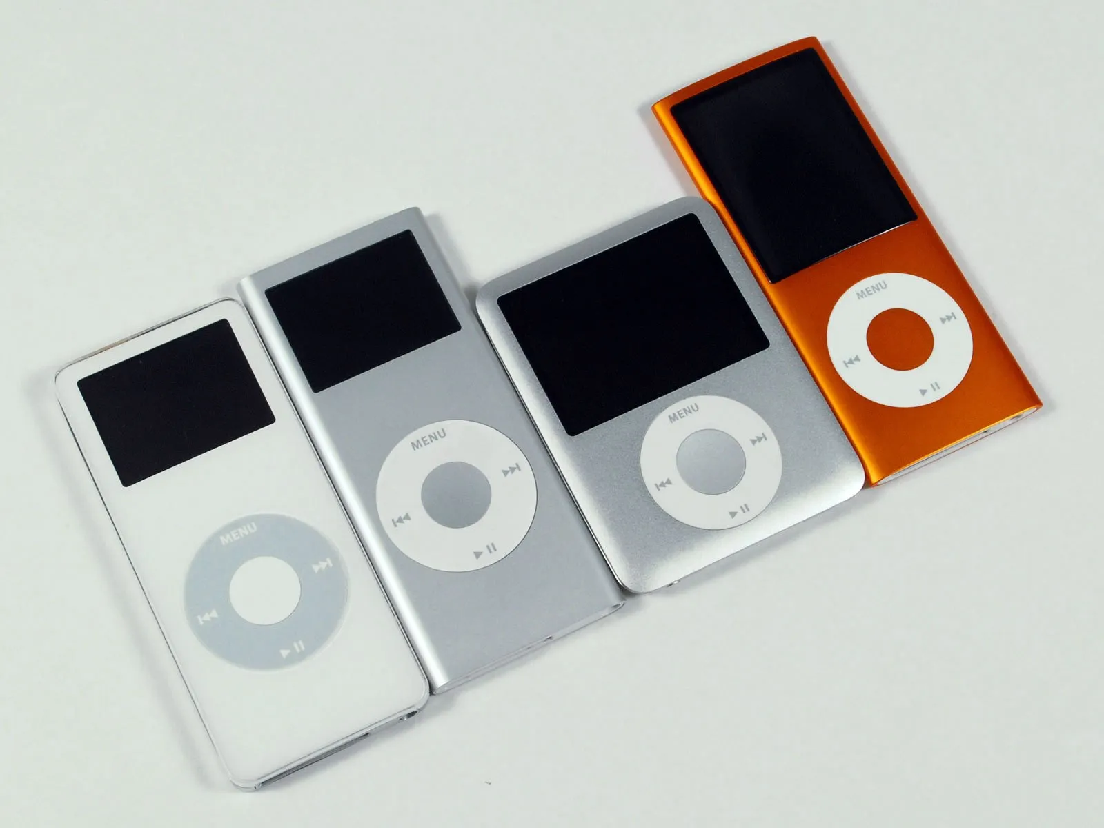 Разбор iPod Nano 4-го поколения: шаг 3, изображение 1 из 1