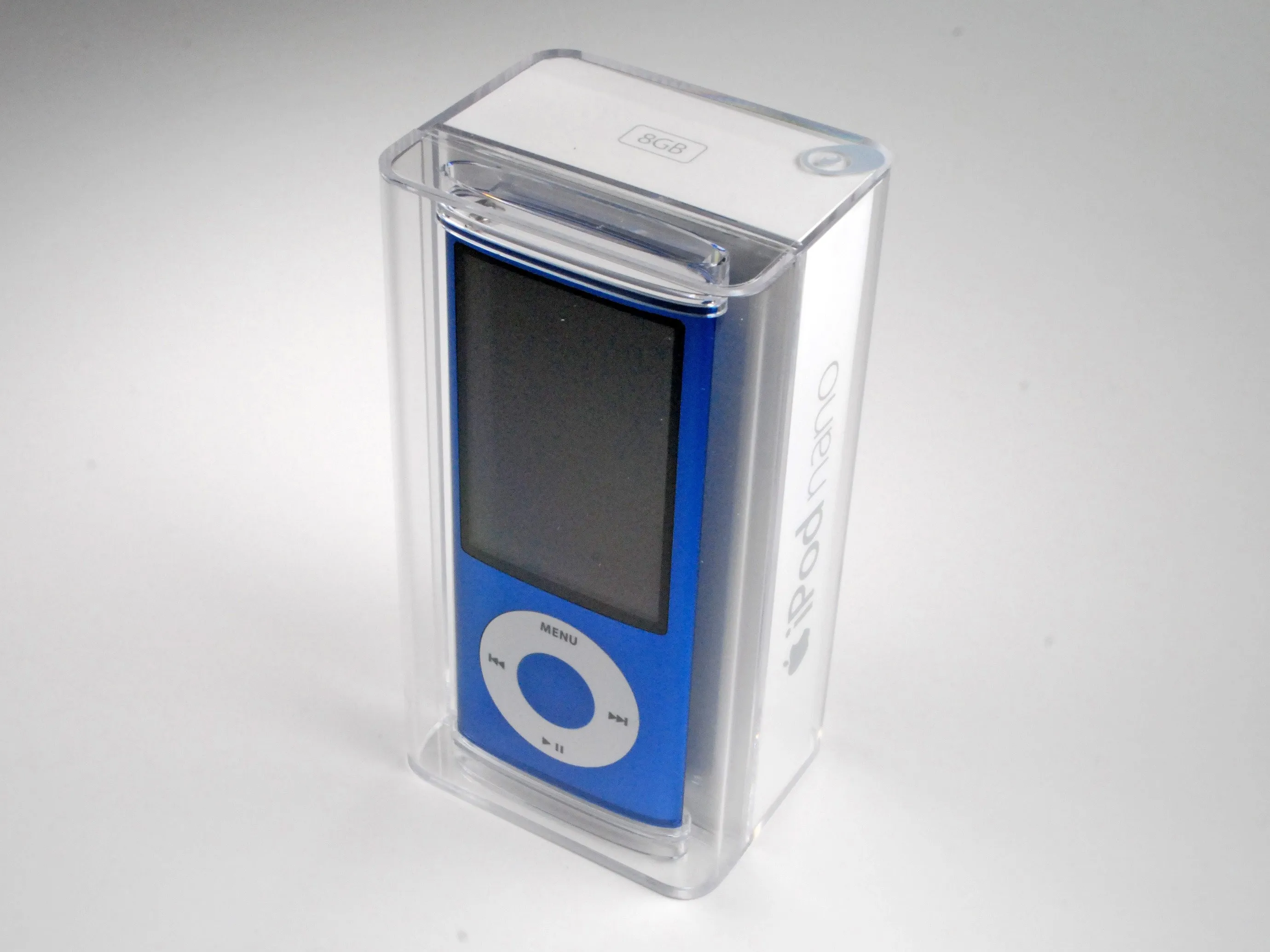 Разборка iPod Nano 5-го поколения, разборка iPod Nano 5-го поколения: шаг 1, изображение 1 из 2