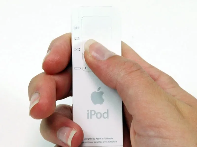 Разбор iPod Shuffle 1-го поколения, переключатель Hold Switch: шаг 1, изображение 1 из 1