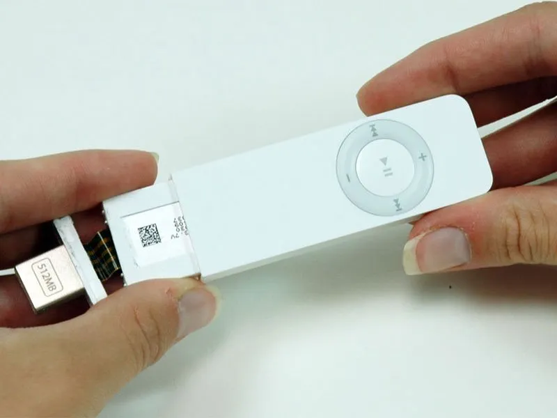 Разбор iPod Shuffle 1-го поколения: шаг 9, изображение 1 из 1