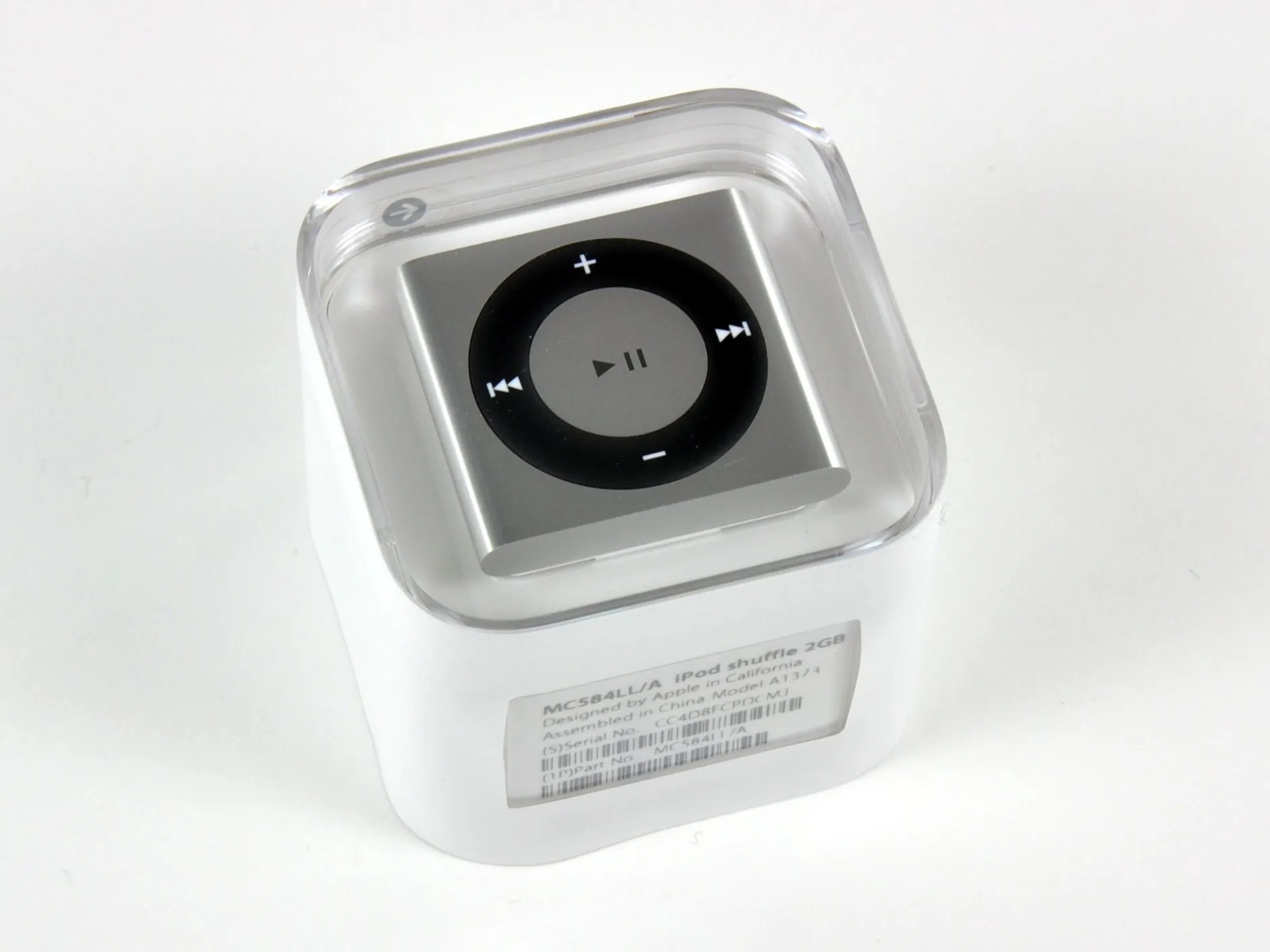 Разборка iPod Shuffle 4-го поколения, разборка iPod Shuffle 4-го поколения: шаг 1, изображение 1 из 2