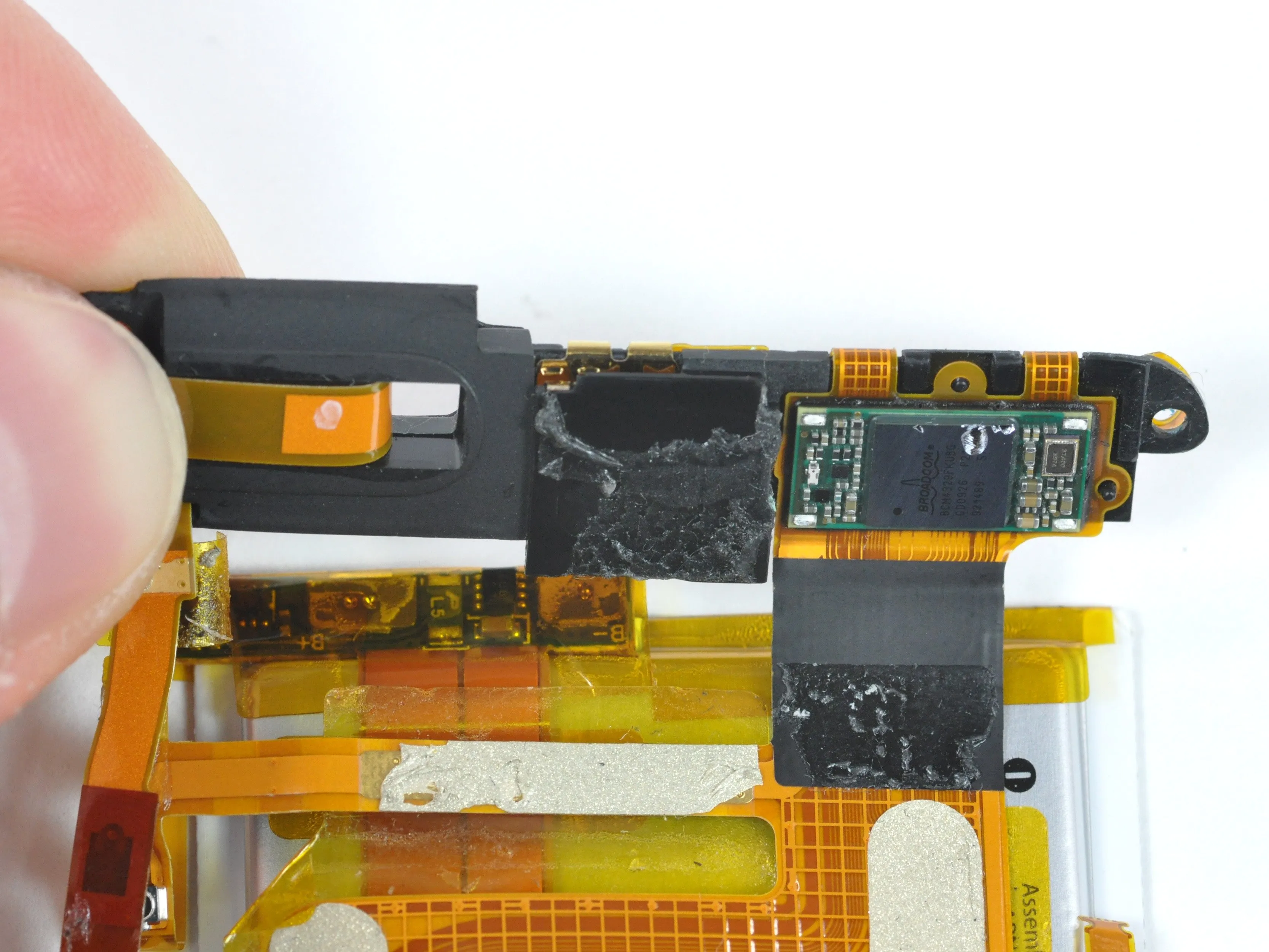 iPod Touch 3rd Generation Teardown: шаг 15, изображение 1 из 3