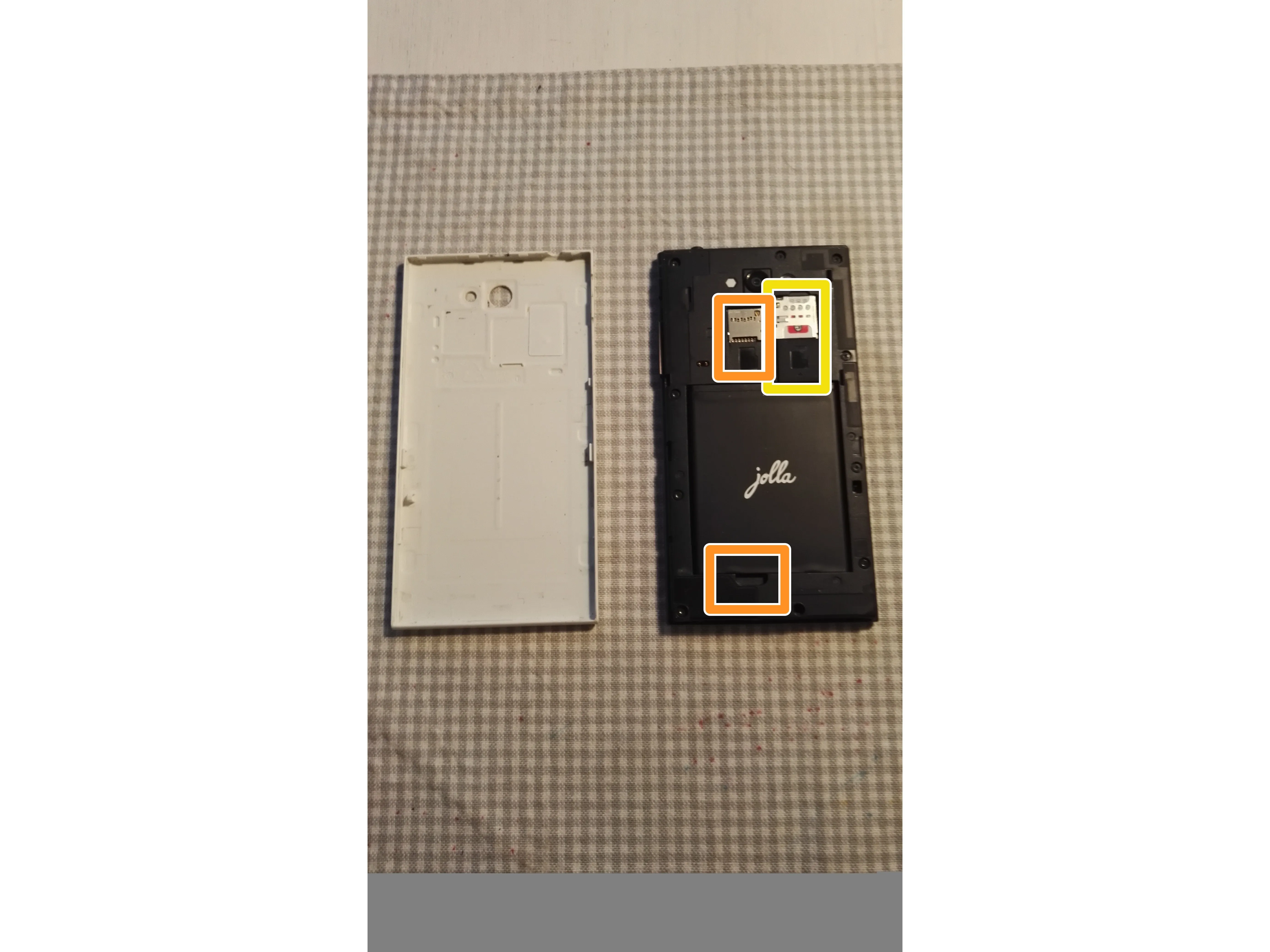 Разборка Jolla, аккумулятор, sim-карта и карта памяти MicroSD: шаг 3, изображение 1 из 2