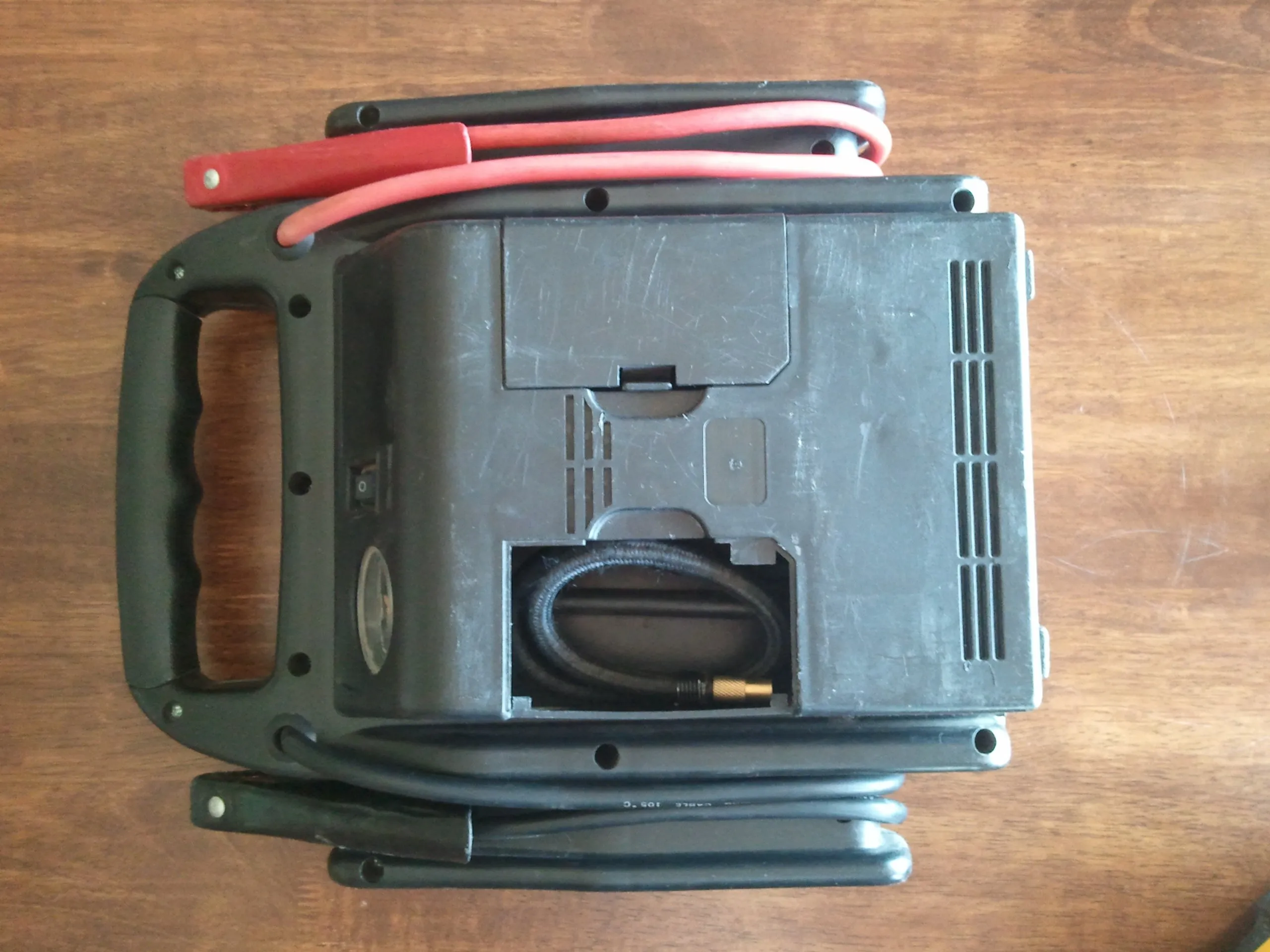 Jump Starter Power Station Teardown, Jump Starter Power Station Teardown: шаг 1, изображение 2 из 3