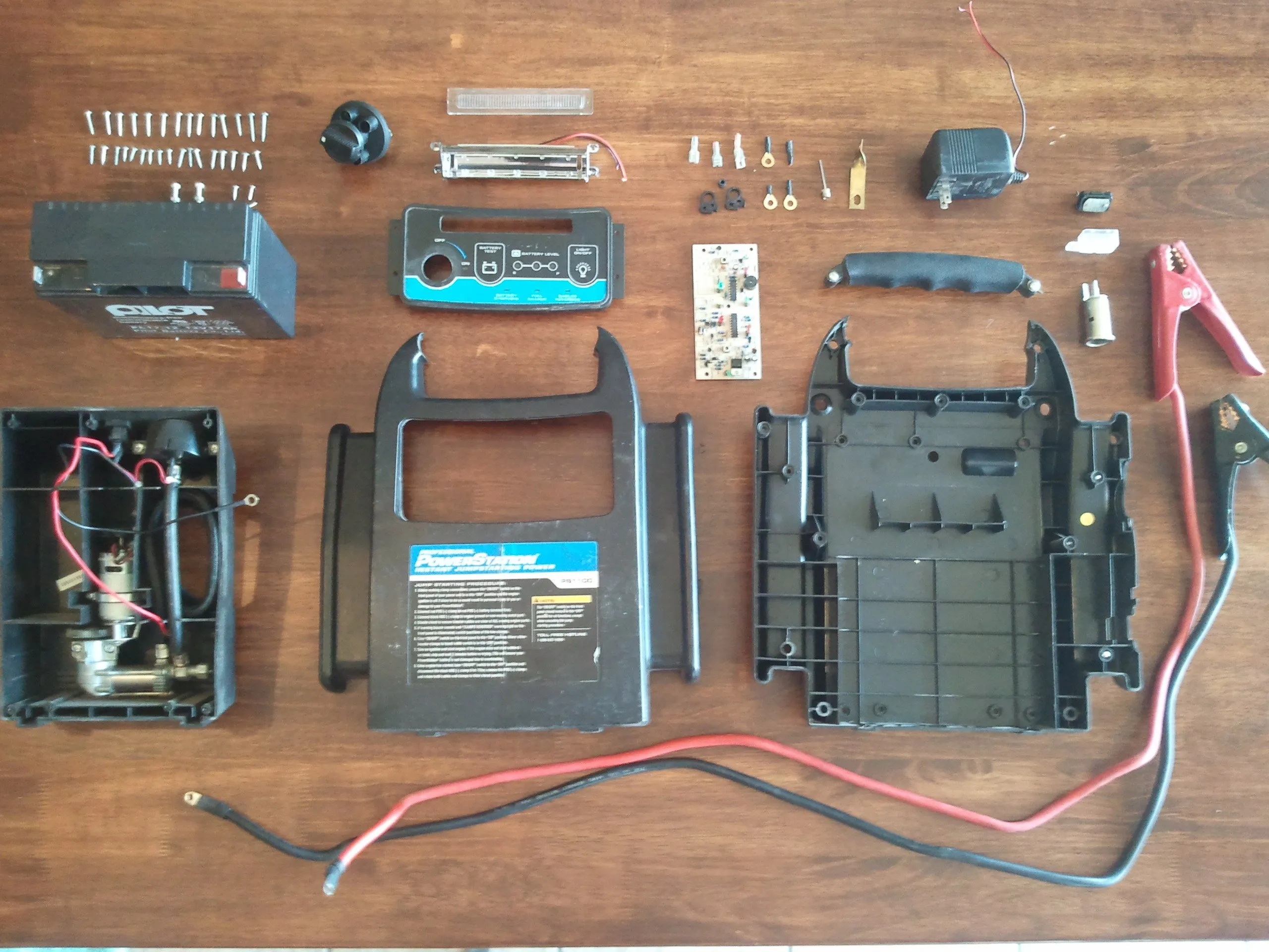 Jump Starter Power Station Teardown, Jump Starter Power Station Teardown: шаг 1, изображение 3 из 3