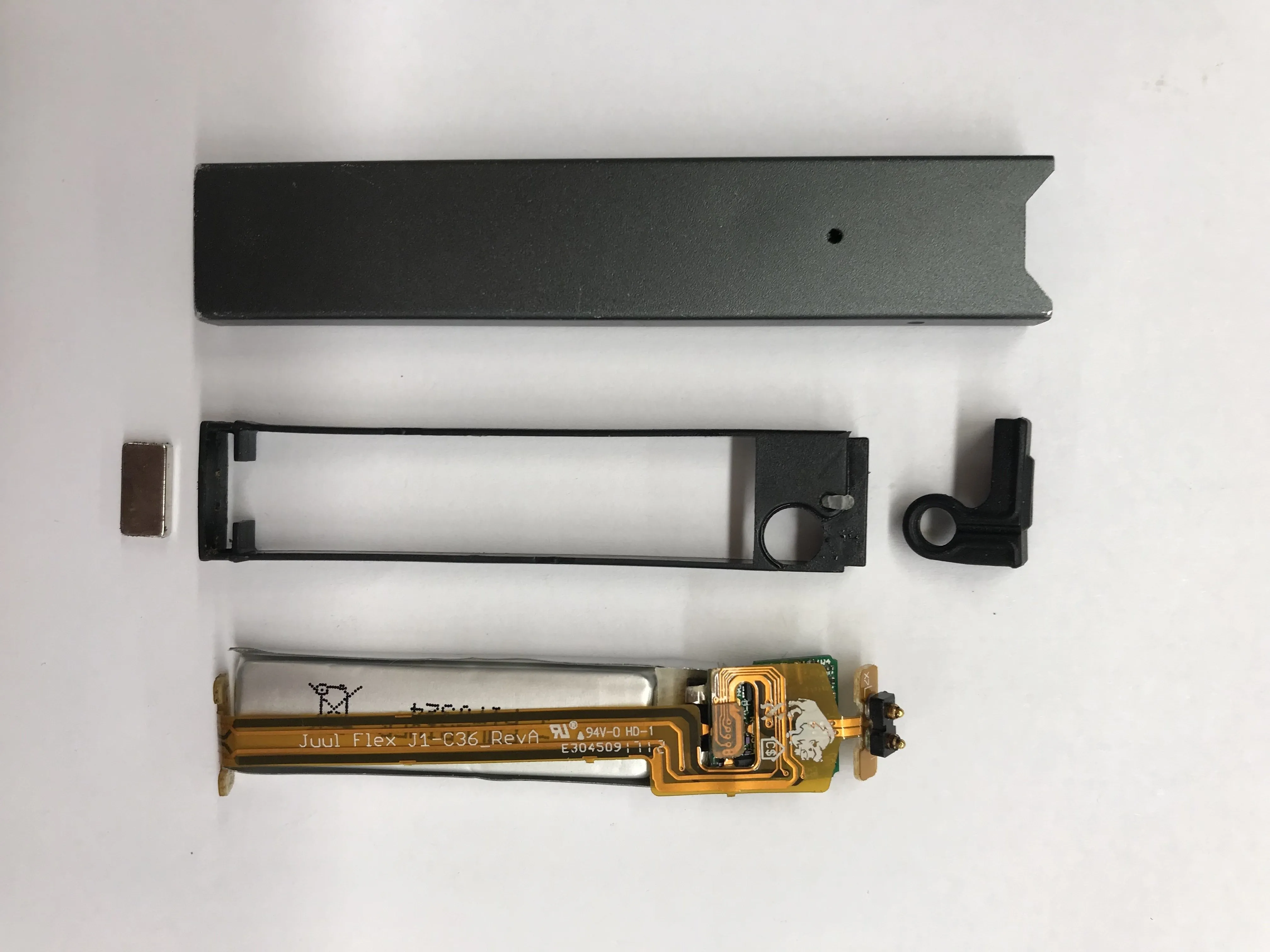 Juul Teardown, Juul Teardown: шаг 1, изображение 2 из 2