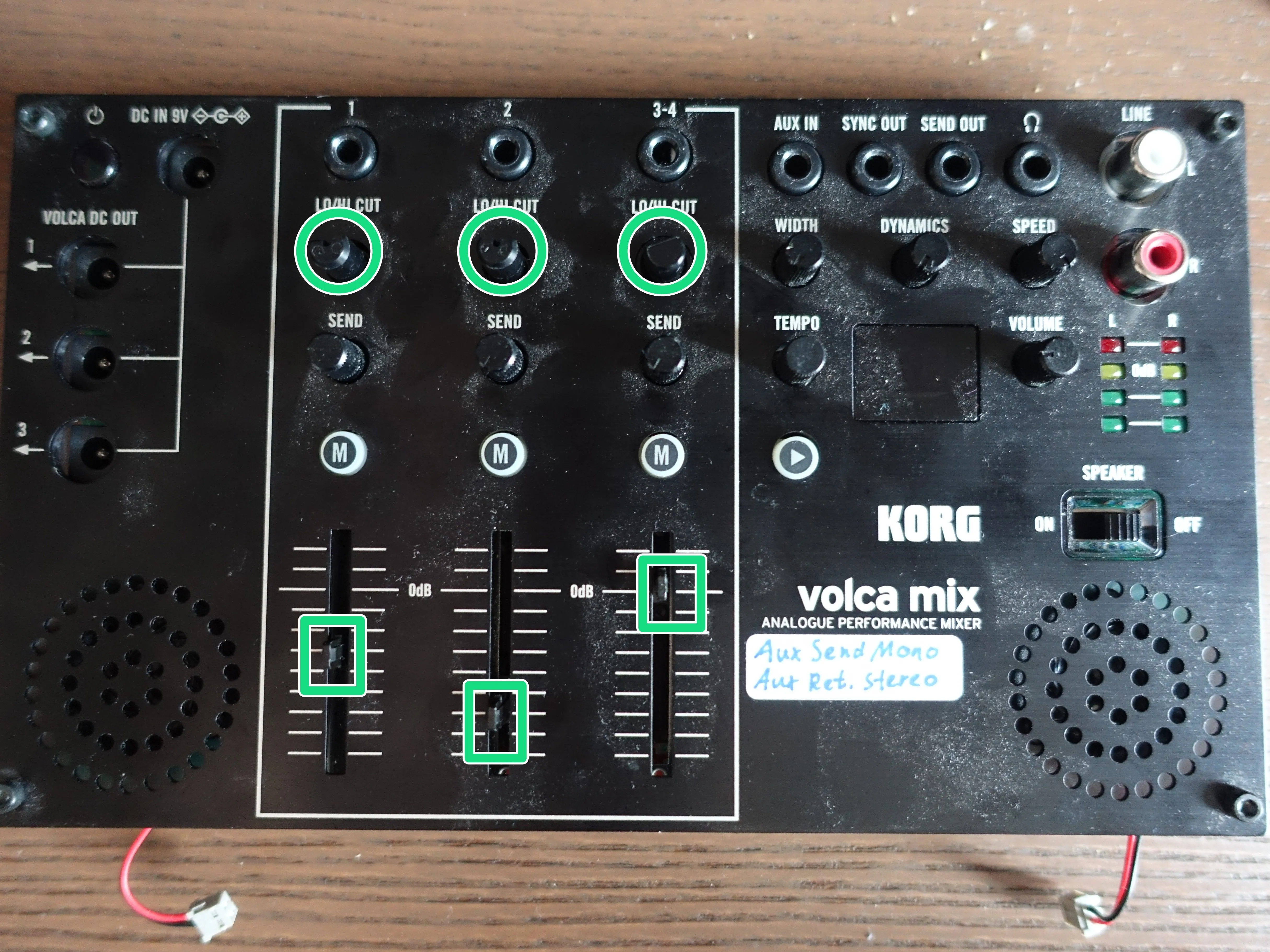 Korg Volca Mix Teardown, извлечение печатных плат из корпуса: шаг 1, изображение 3 из 3