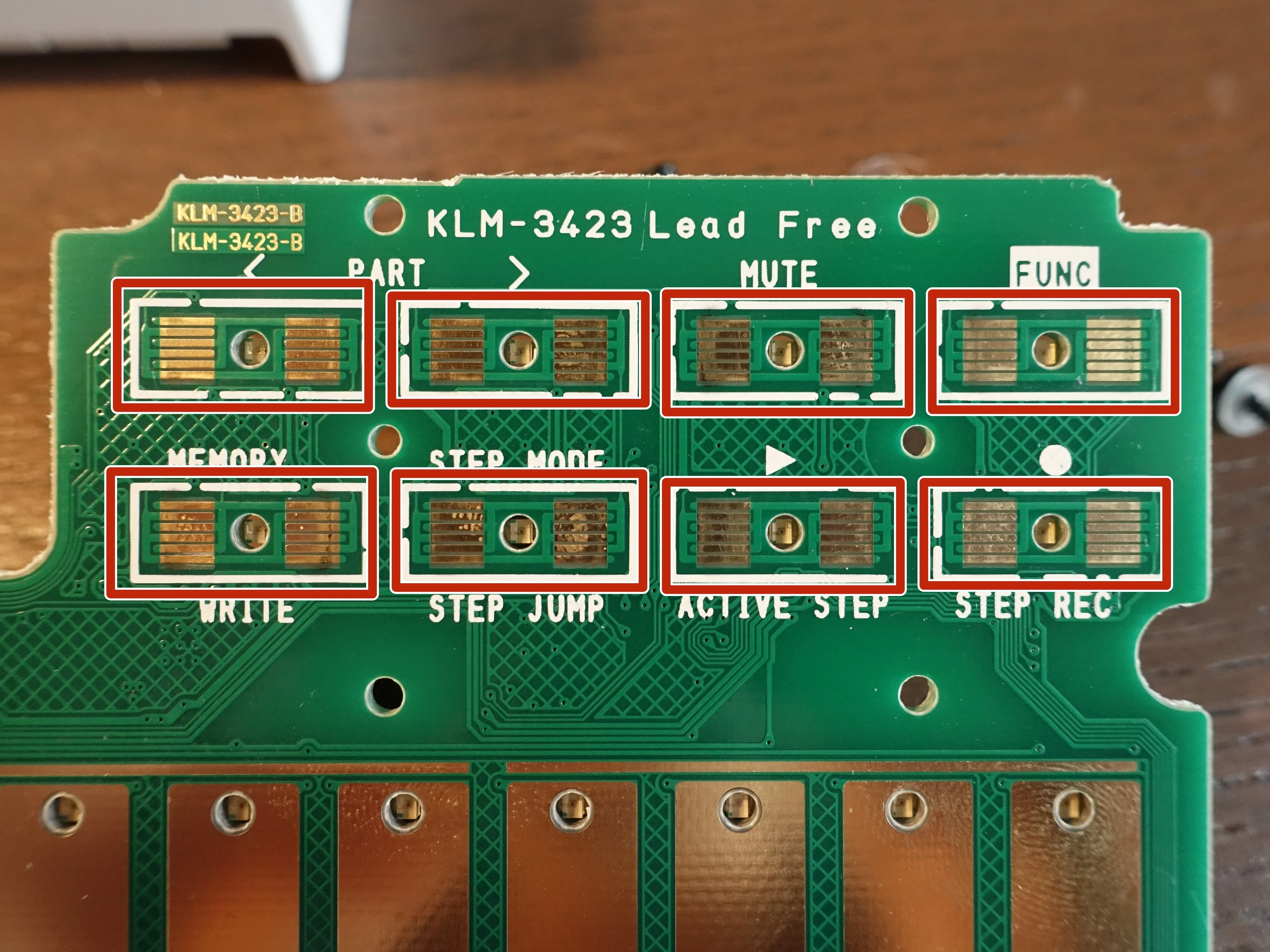 KORG Volca Sample Teardown, Кнопки PART, MUTE, FUNC, WRITE и т.д.: шаг 3, изображение 1 из 2