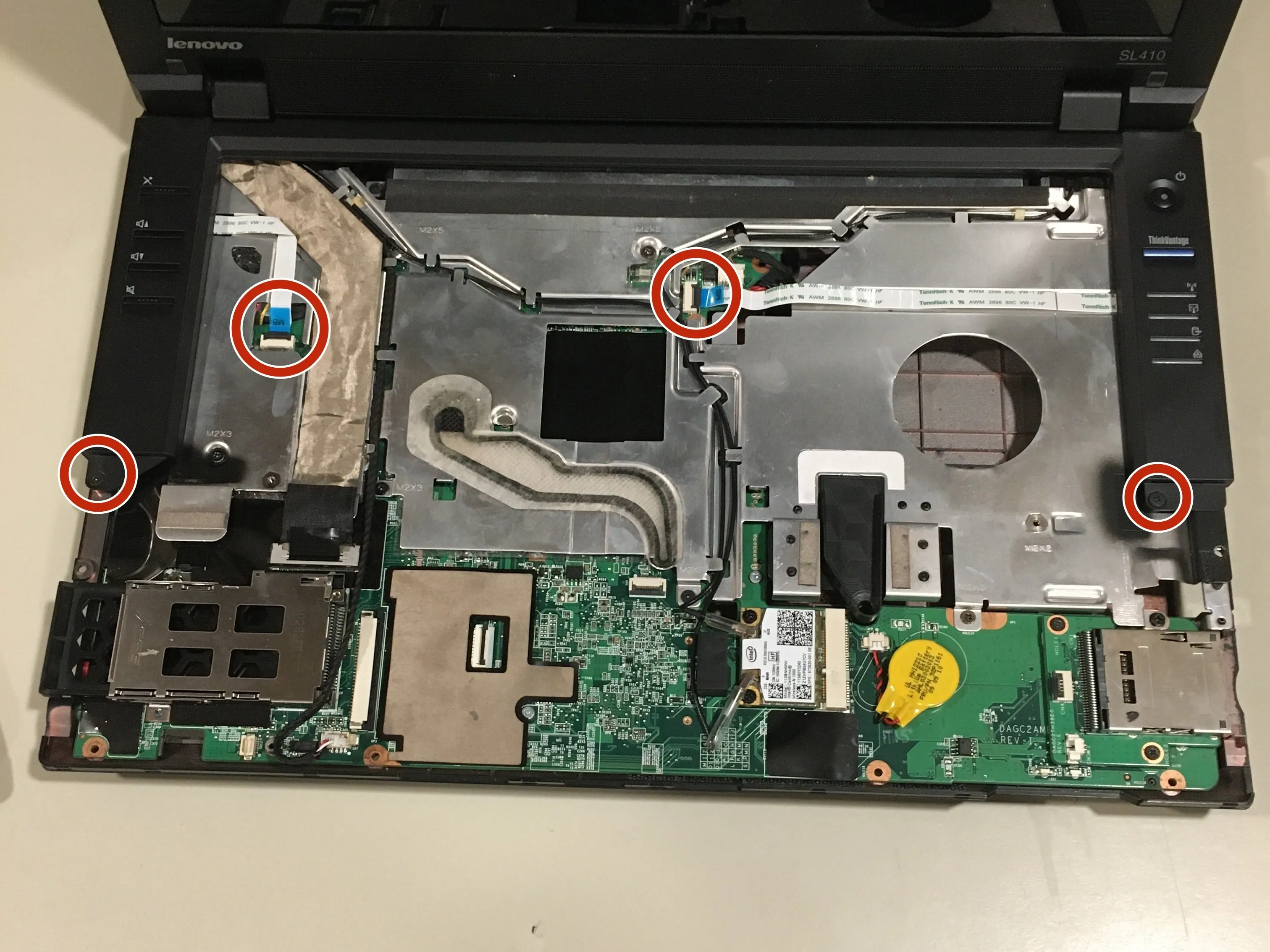 Lenovo ThinkPad SL410 Teardown, Шаг 9: Кнопки быстрого доступа: шаг 11, изображение 1 из 1