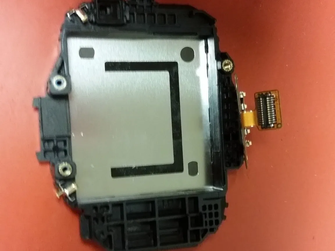 LG G Watch R Teardown, корпус аккумулятора: шаг 5, изображение 1 из 1