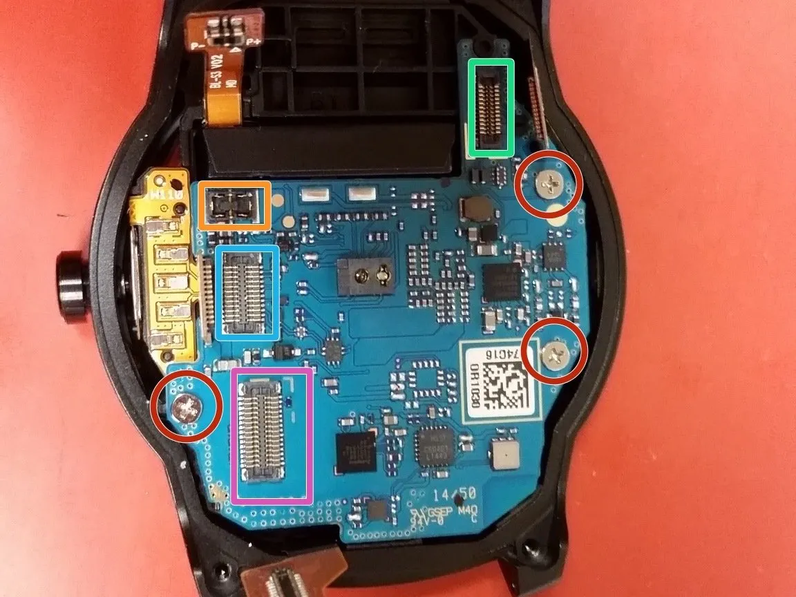 LG G Watch R Teardown, снятие платы: шаг 3, изображение 1 из 2