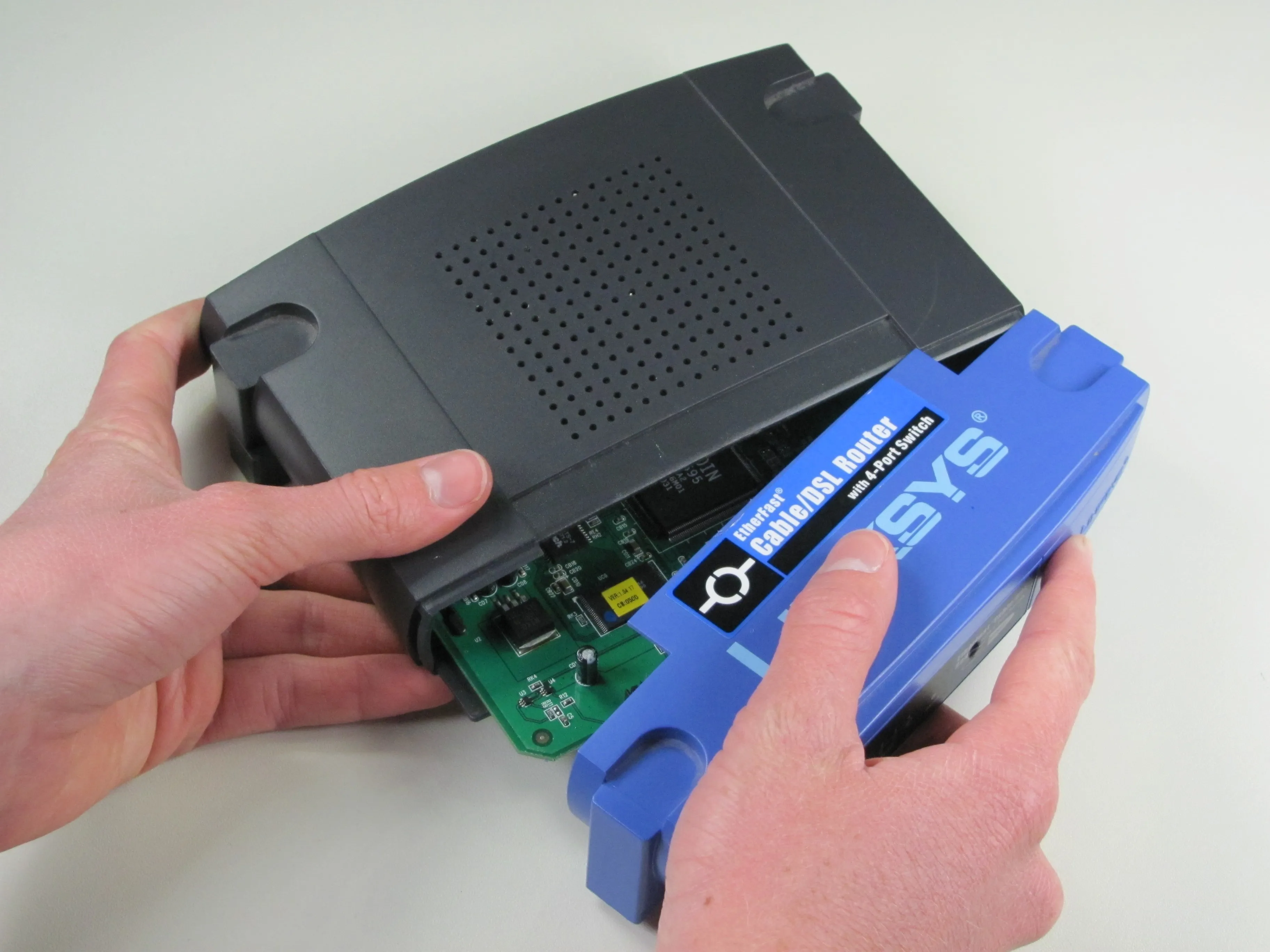 Linksys BEFSR41 Teardown: шаг 2, изображение 1 из 1