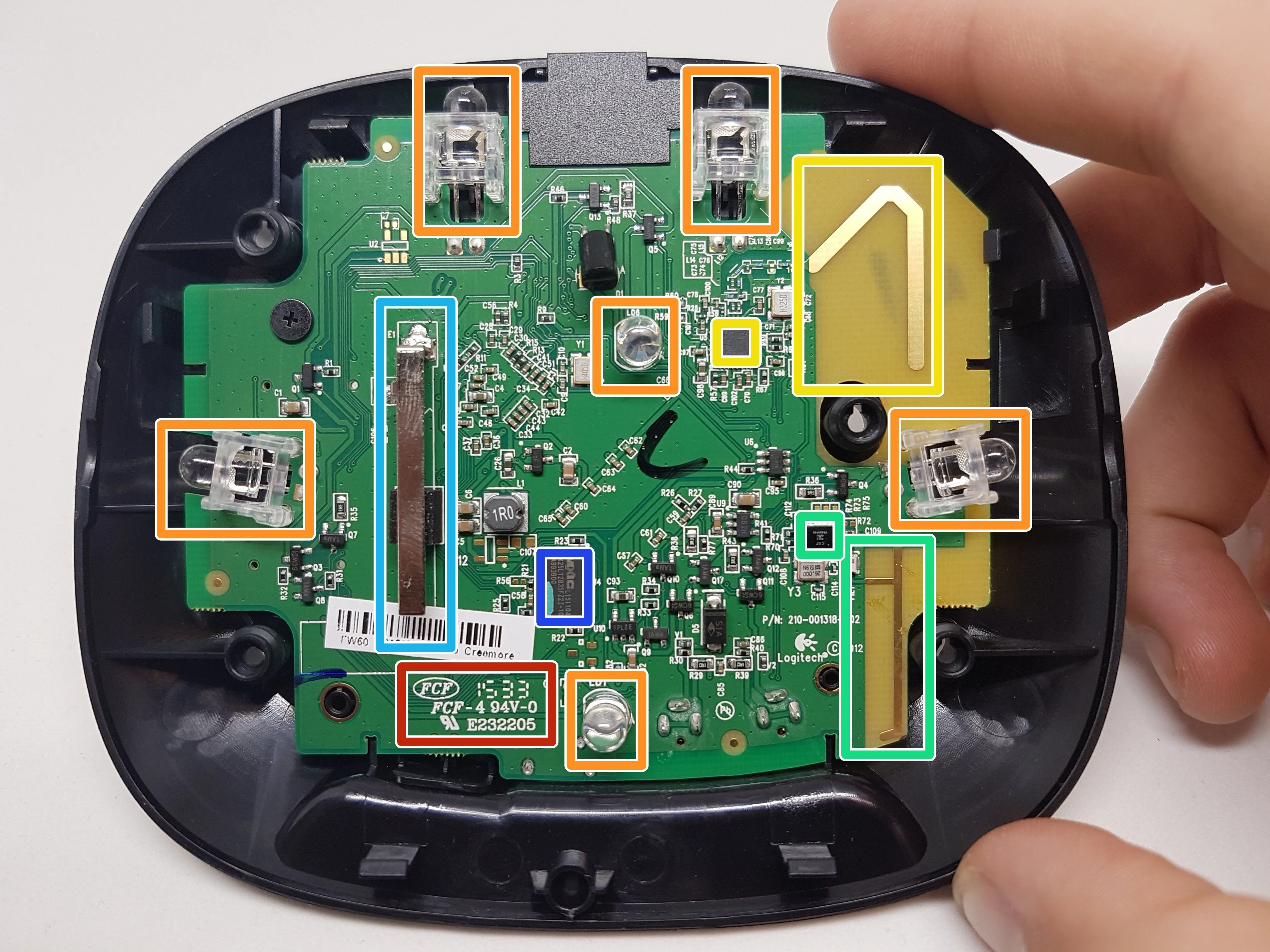 Logitech Harmony Hub Teardown, верхняя часть печатной платы: шаг 5, изображение 1 из 3