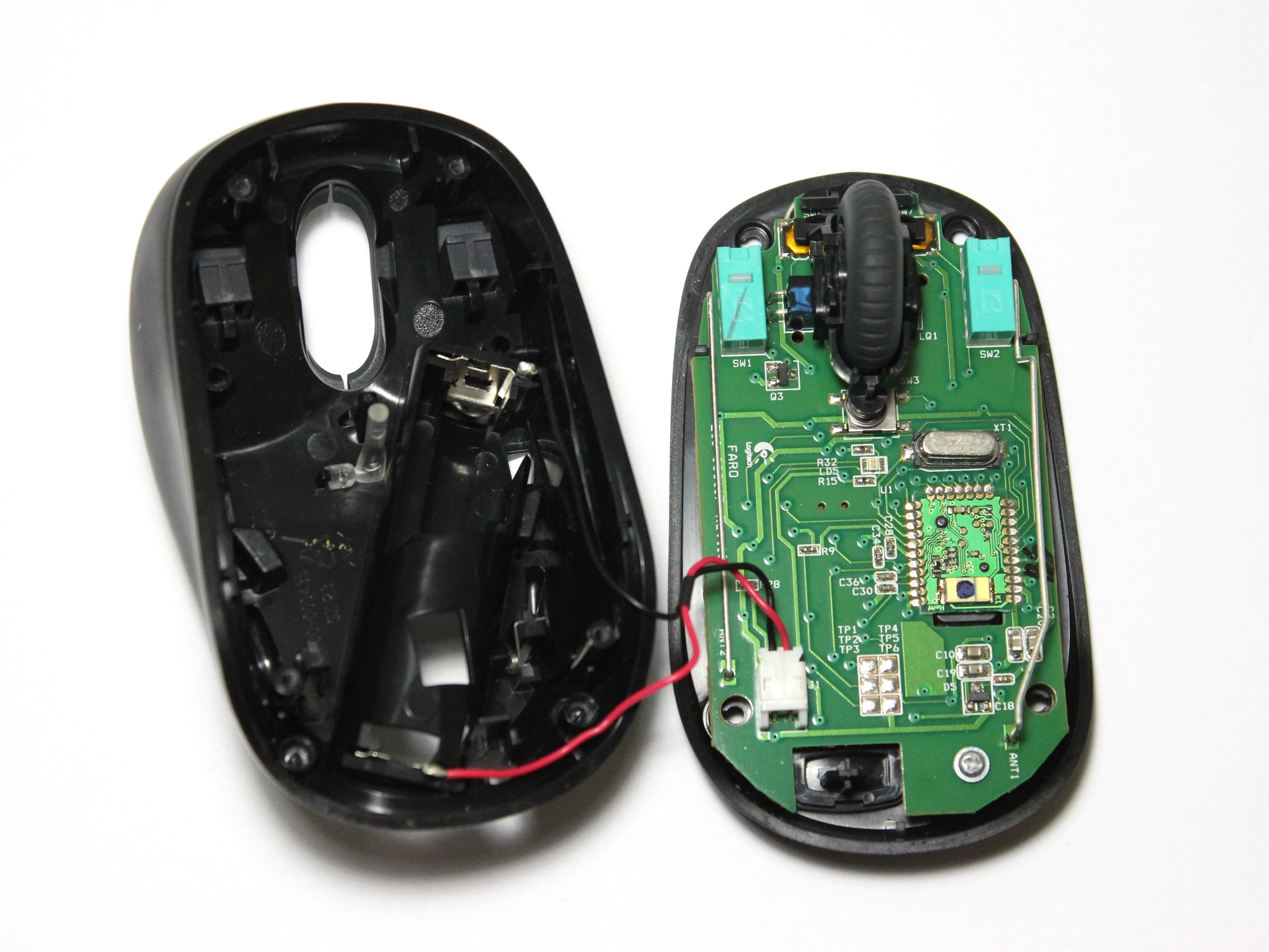 Logitech V220 - Cordless Optical Mouse Teardown, отсоединение верхней части корпуса мыши: шаг 5, изображение 1 из 2