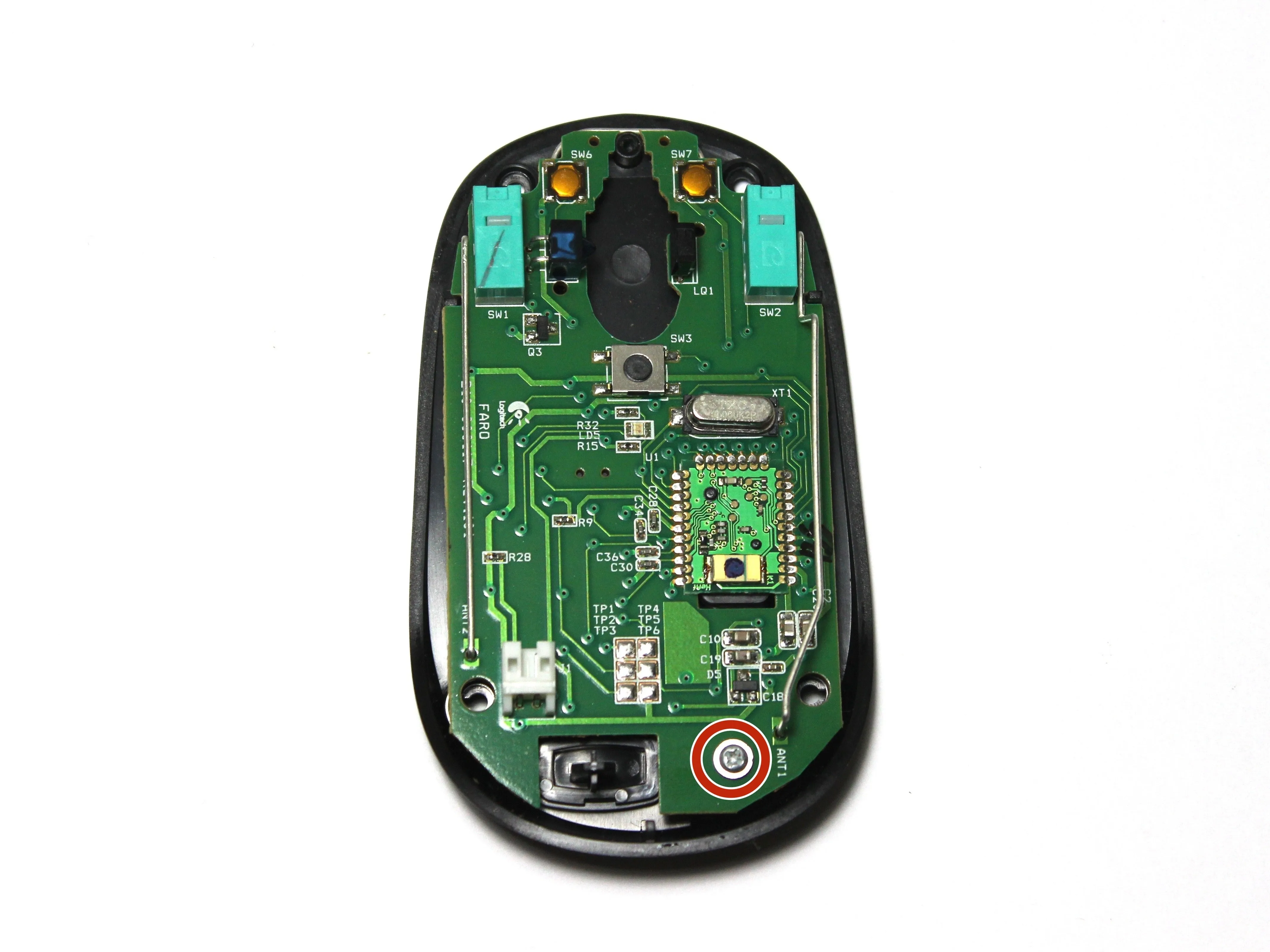 Logitech V220 - Cordless Optical Mouse Teardown, снятие печатной платы: шаг 8, изображение 1 из 3