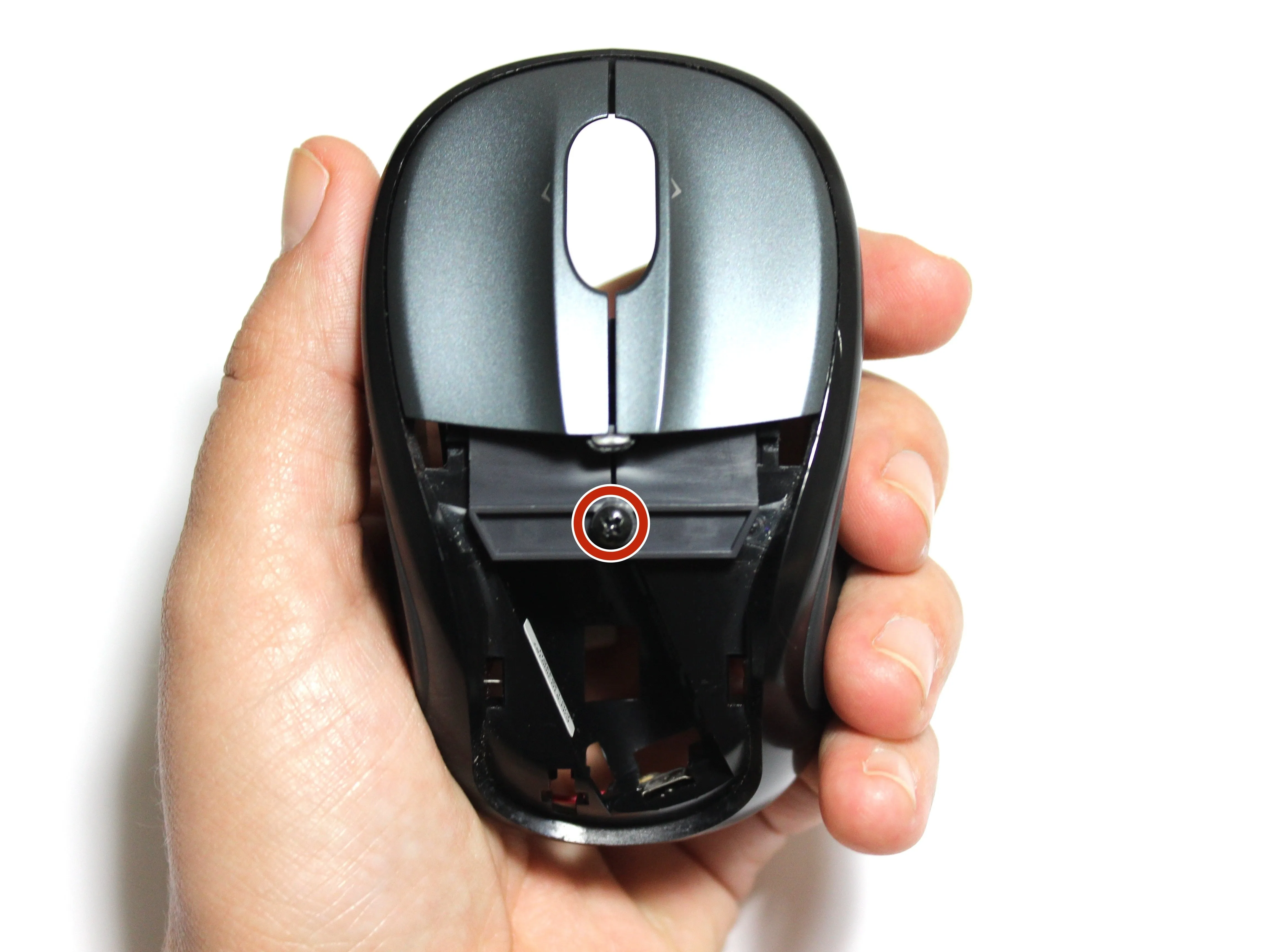 Logitech V220 - Cordless Optical Mouse Teardown, Removing the Mouse Buttons Screw: шаг 9, изображение 1 из 1