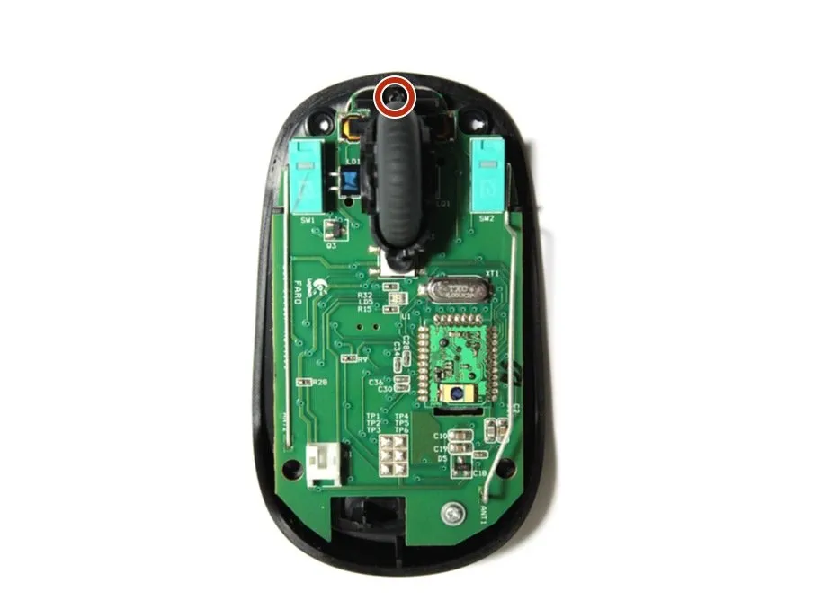 Logitech V220 - Cordless Optical Mouse Teardown, снятие колеса прокрутки: шаг 6, изображение 1 из 3