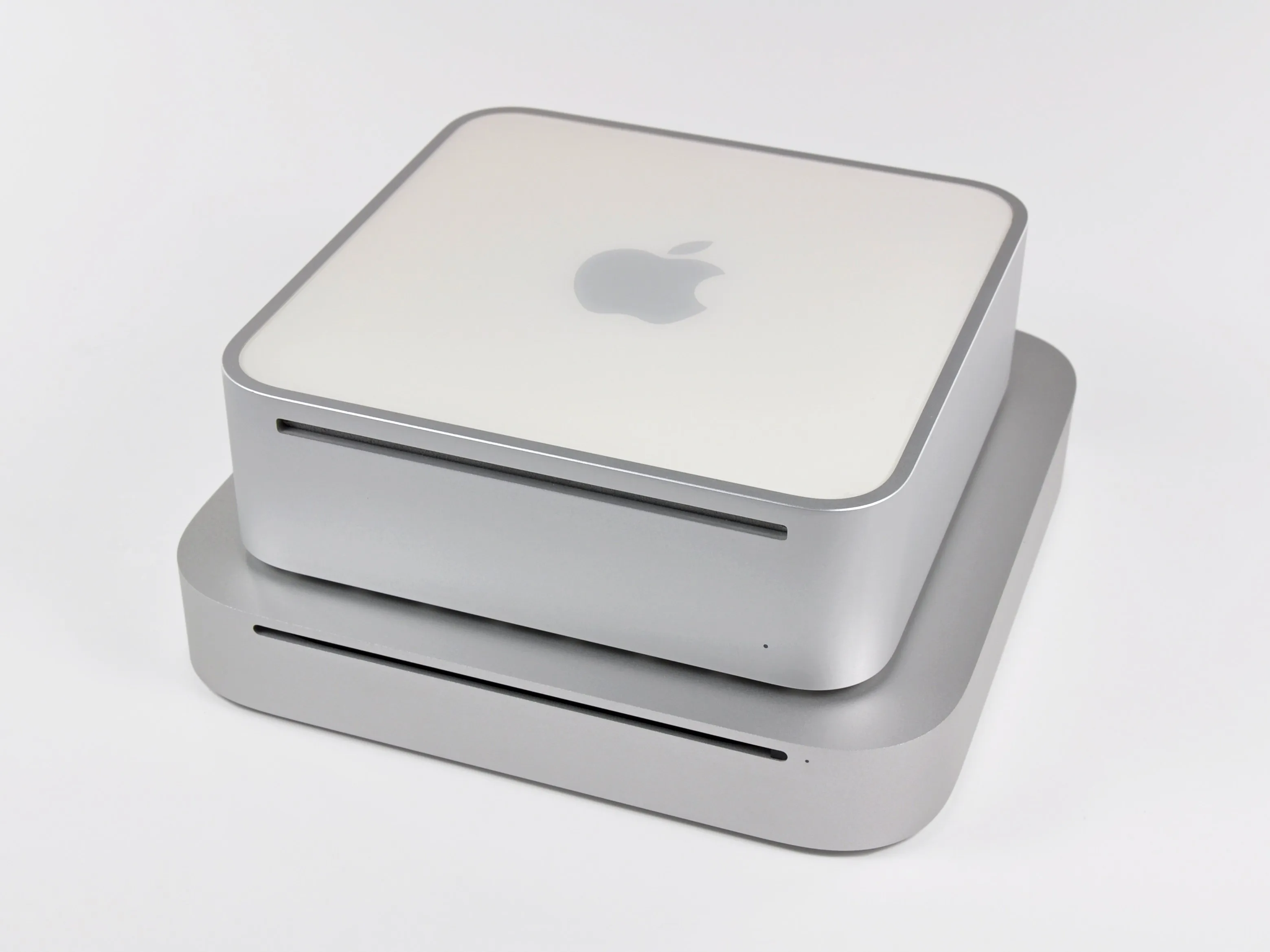 Разборка Mac Mini Mid 2010: шаг 5, изображение 1 из 3