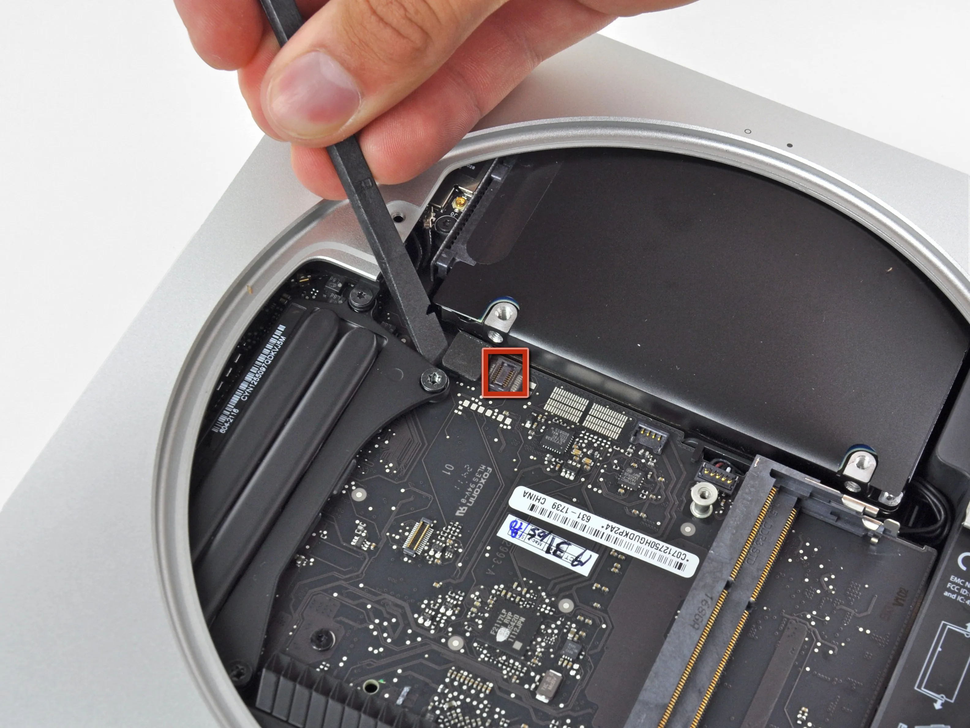 Mac mini Mid 2011 Teardown: шаг 6, изображение 1 из 2