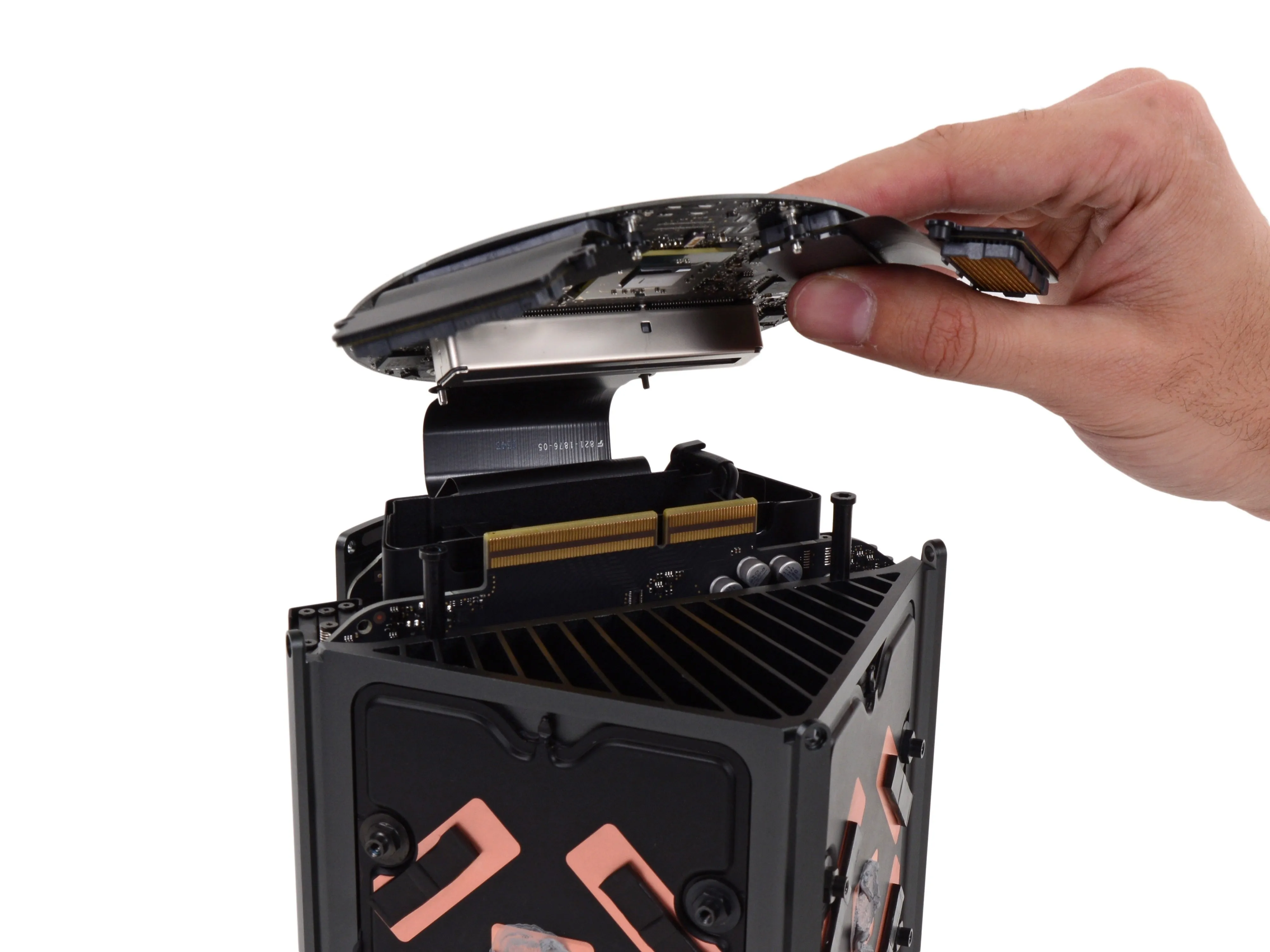 Mac Pro Late 2013 Teardown: шаг 15, изображение 1 из 1