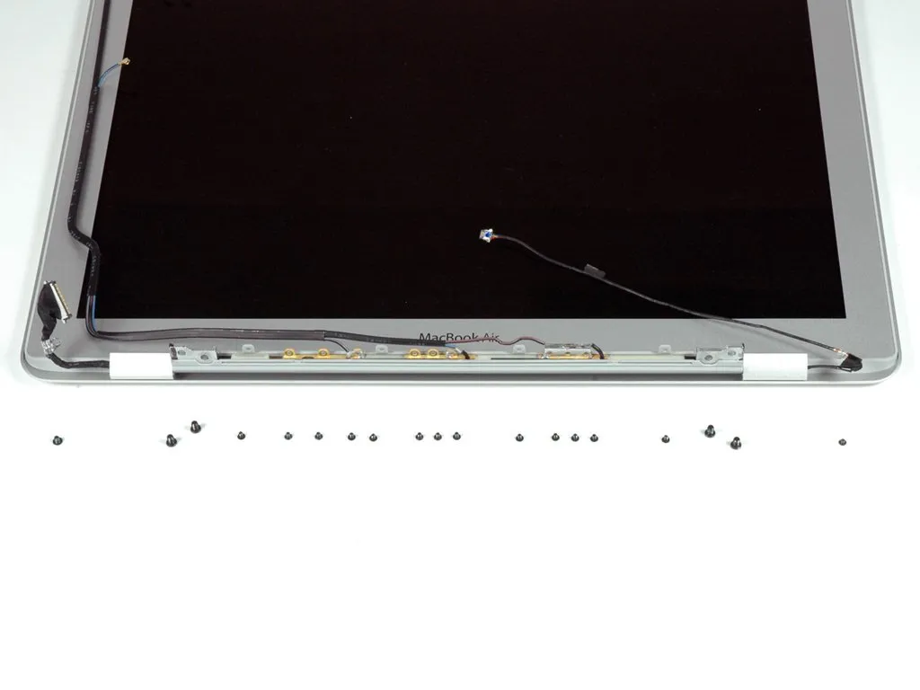 Разборка MacBook Air моделей A1237 и A1304: шаг 20, изображение 1 из 1