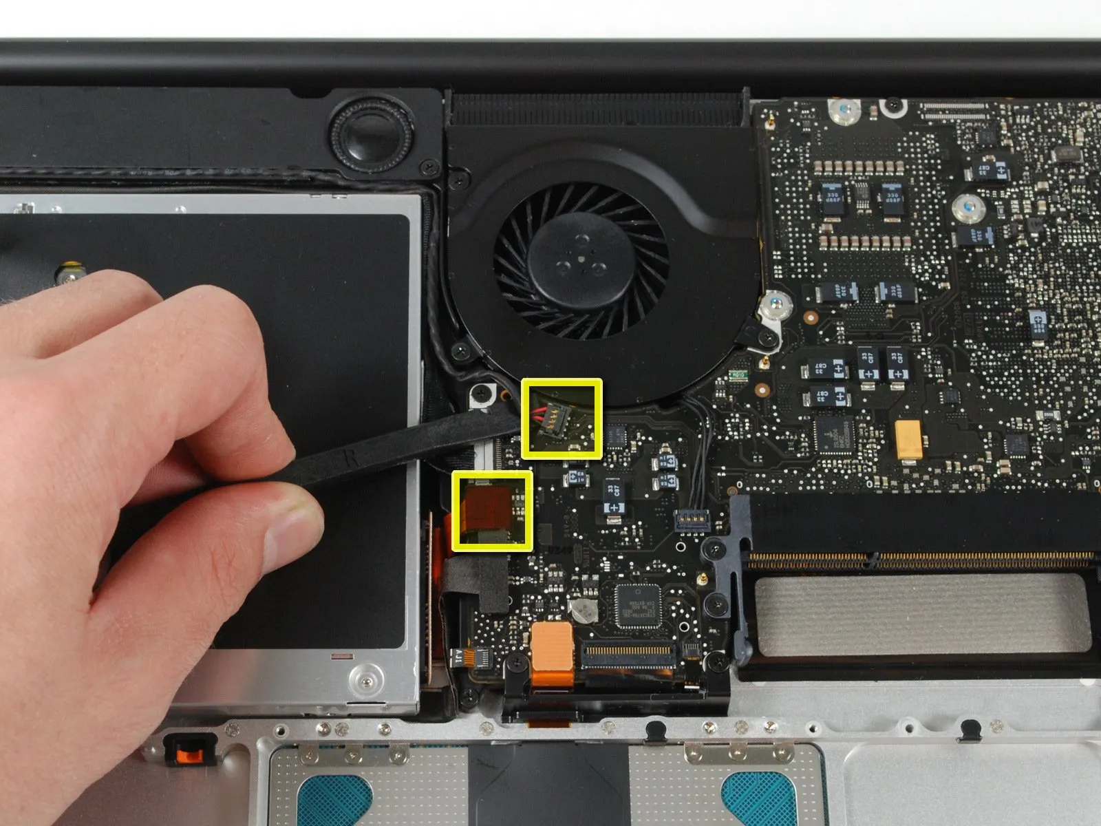 MacBook Unibody Model A1278 Teardown: шаг 13, изображение 1 из 1