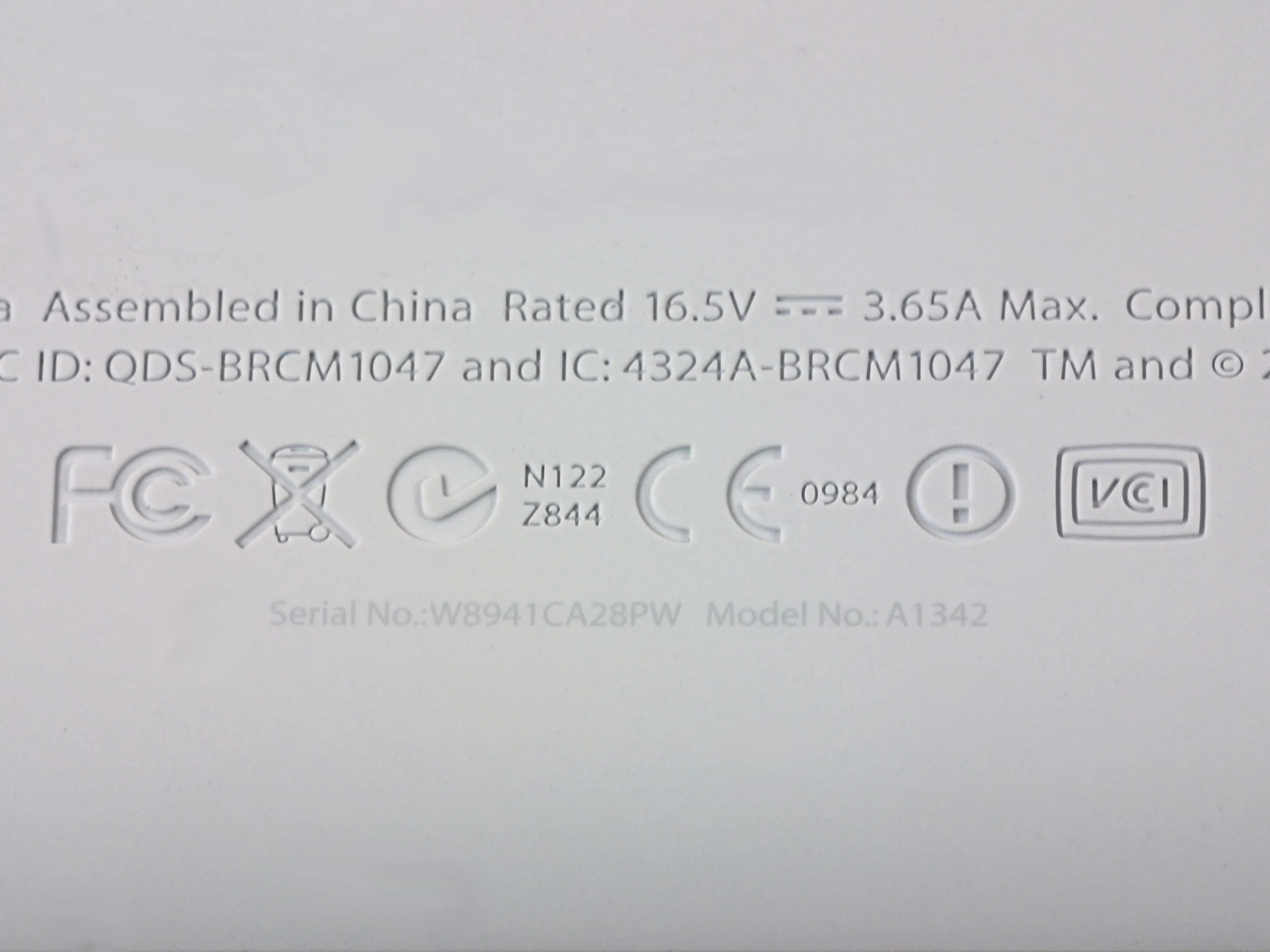 Разборка MacBook Unibody Model A1342: шаг 3, изображение 1 из 1