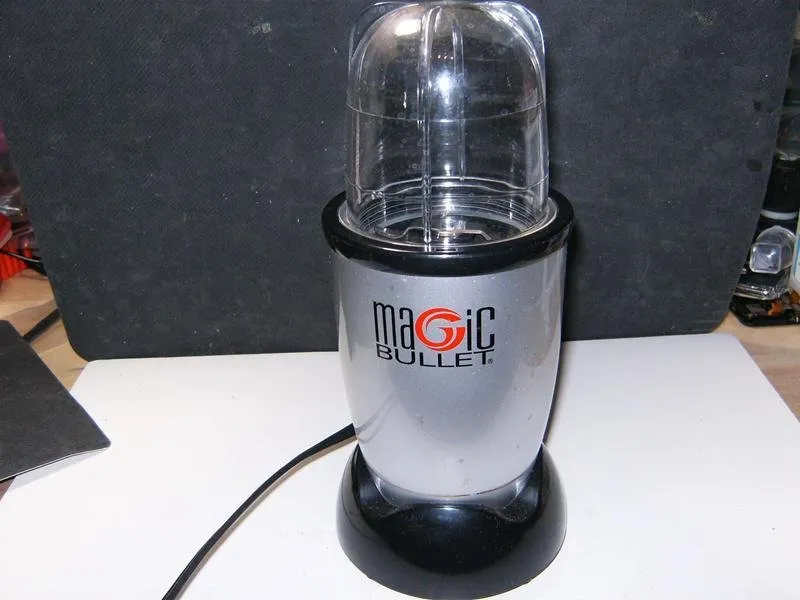 Magic Bullet Teardown, Magic Bullet Teardown: шаг 1, изображение 1 из 3