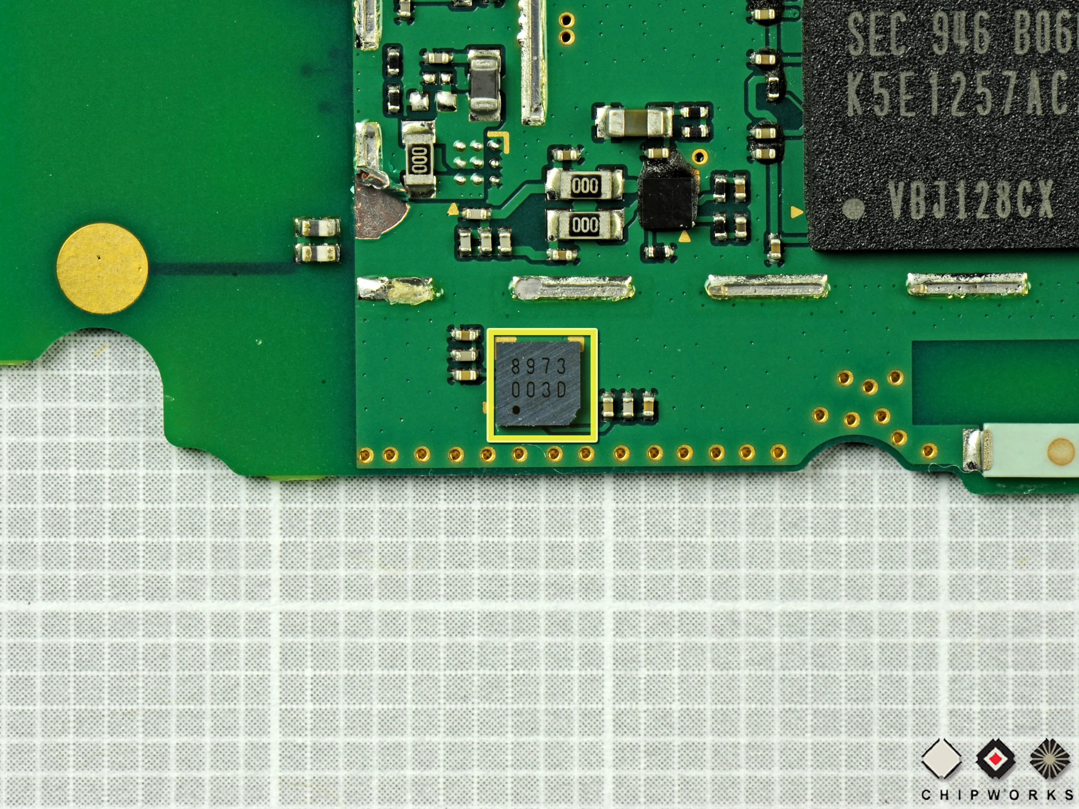 Microsoft Kin Two Teardown: шаг 13, изображение 2 из 3