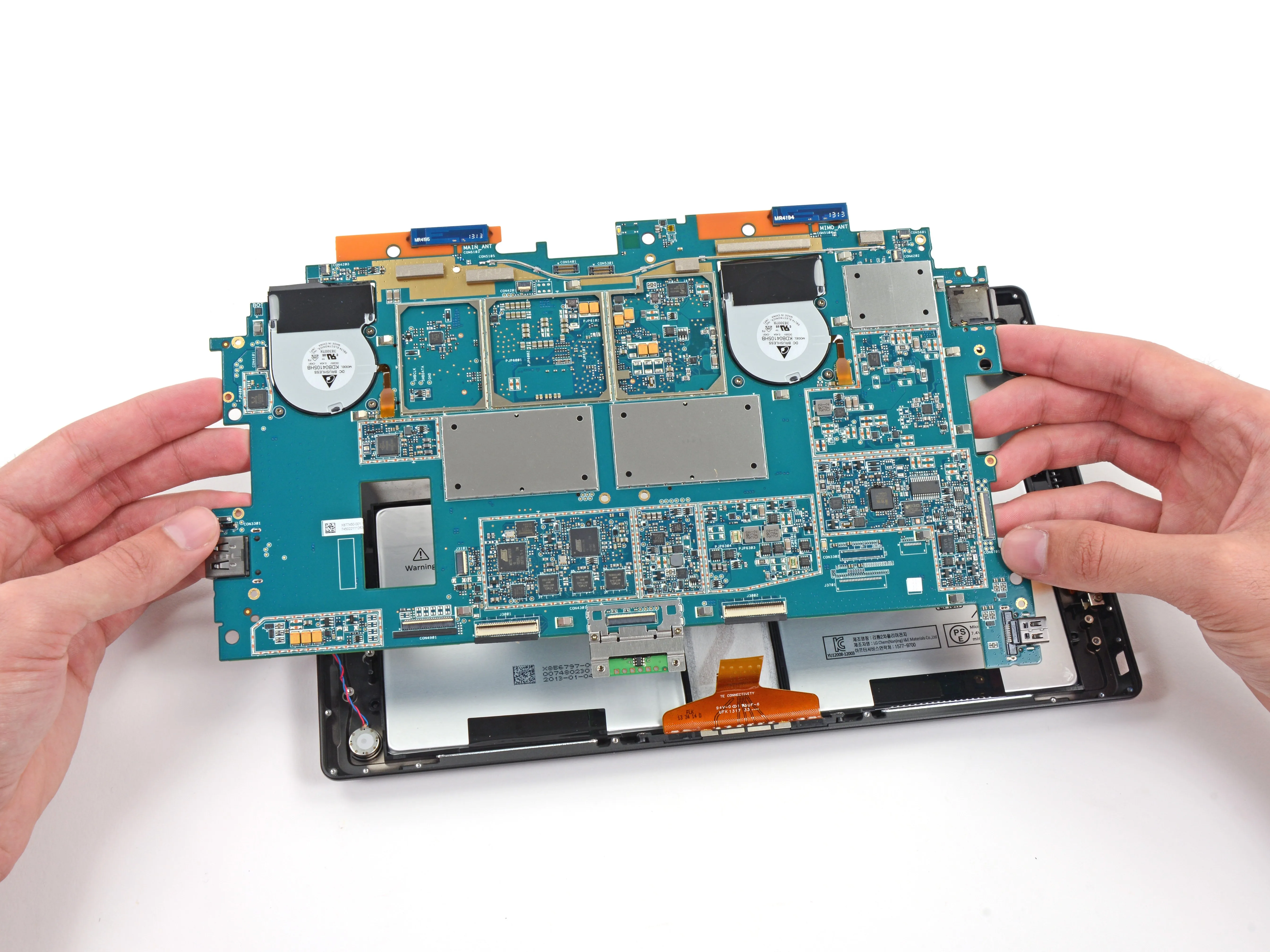 Microsoft Surface Pro 2 Teardown: шаг 5, изображение 1 из 3